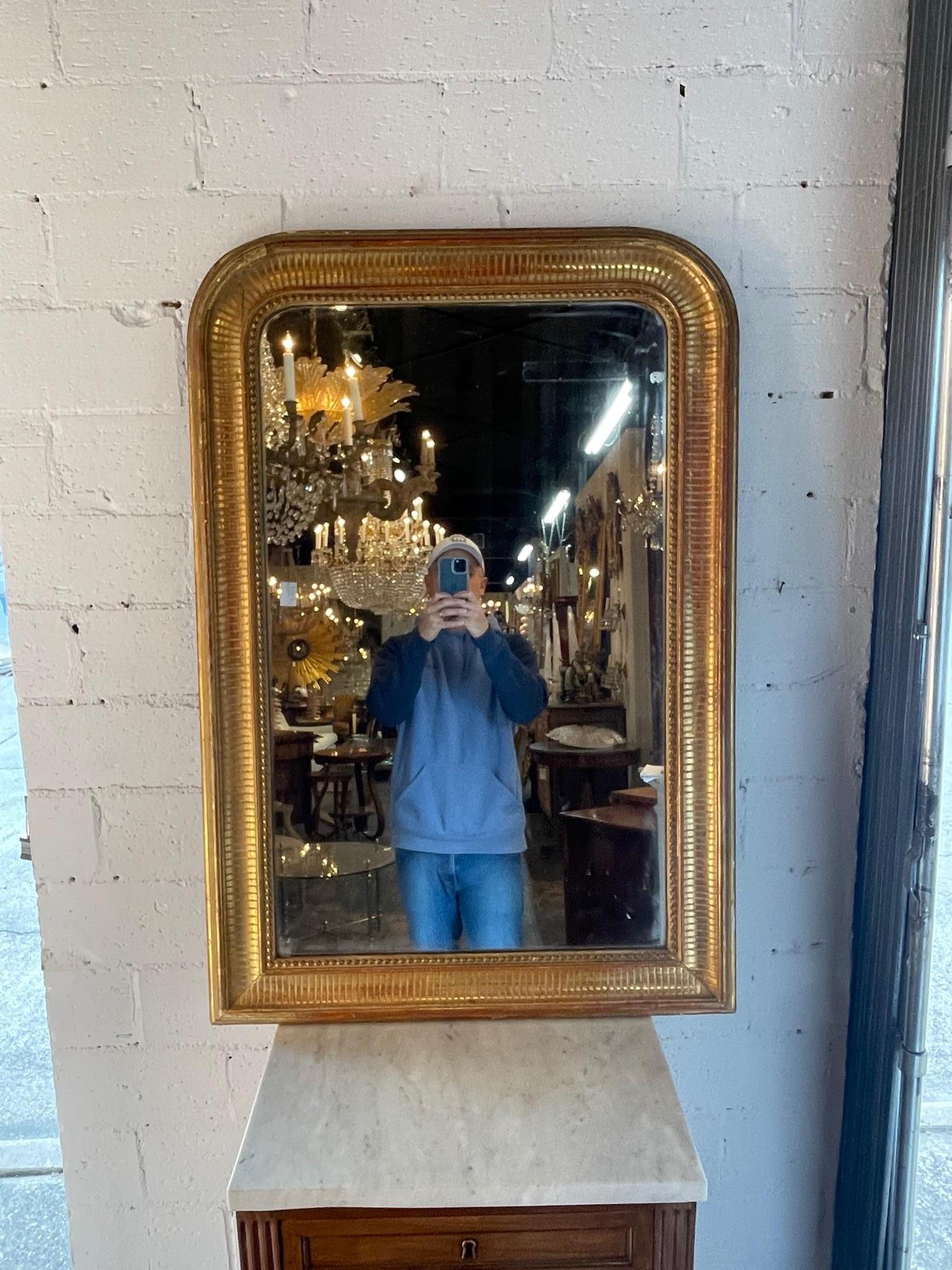 19th c. French Louis Philippe giltwood mirror with line pattern on the frame. Circa 1860. It has a beautiful stripe pattern on the frame that highlights it's curves. Perfect for today's design. 