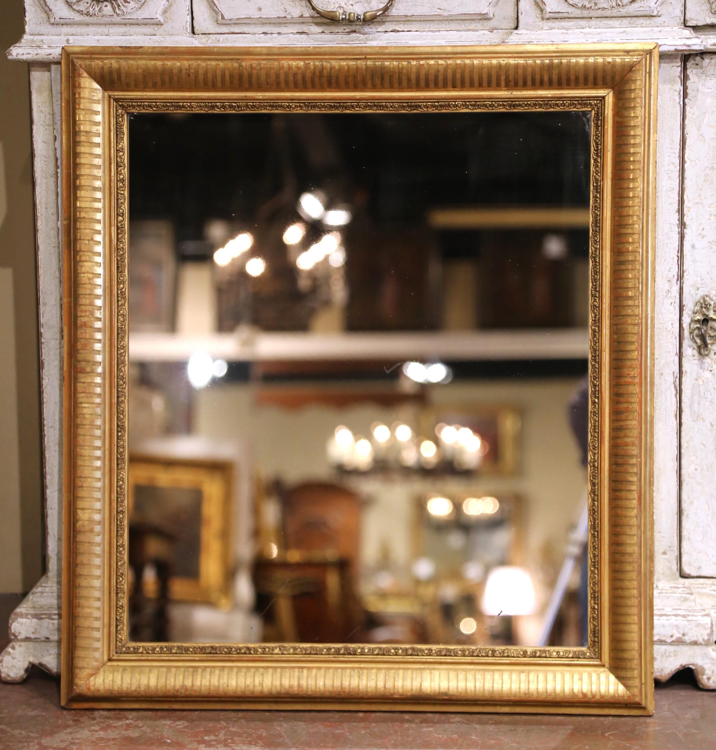 Sculpté à la main A.I.C. Louis Philippe Giltwood Mirror with Stripe Motif and Beaded Trim. en vente