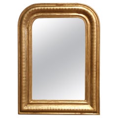 Espejo de pared de madera dorada Louis Philippe francés del s. XIX con decoración de rayas grabadas