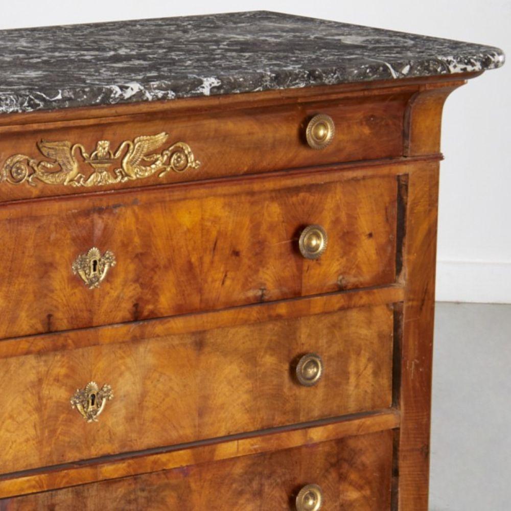 Luigi Filippo A.I.C. Philipp, Commode in noce con piano in marmo del XIX secolo - Collection'S Iris Apfel in vendita
