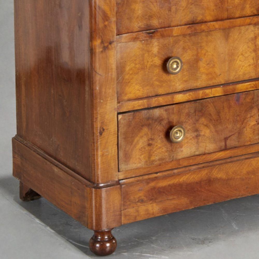 A.I.C. Philipp, Commode in noce con piano in marmo del XIX secolo - Collection'S Iris Apfel In condizioni buone in vendita a Morristown, NJ