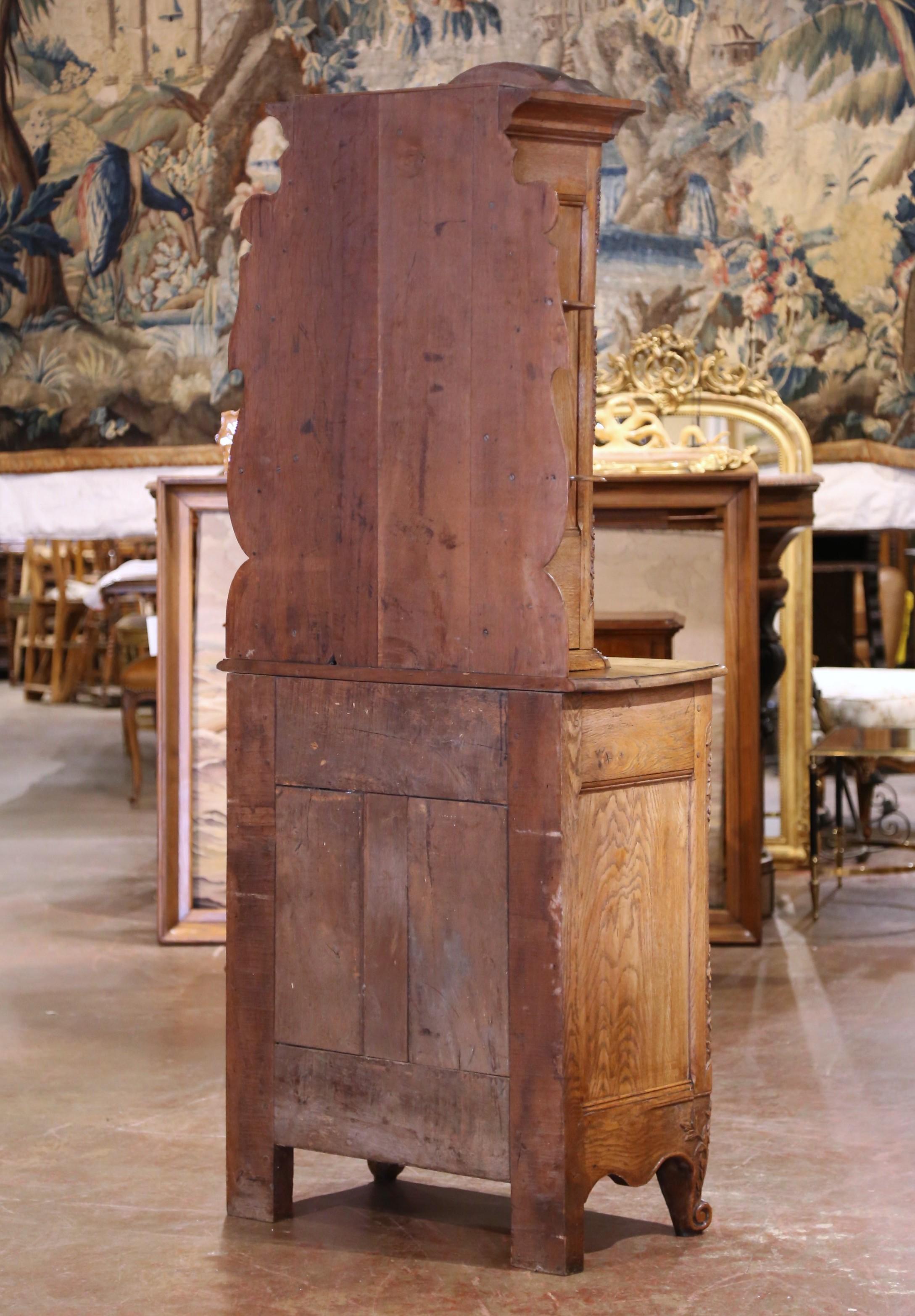 Confiturero francés Luis XV de roble tallado con tapa de Normandía del S. XIX en venta 6