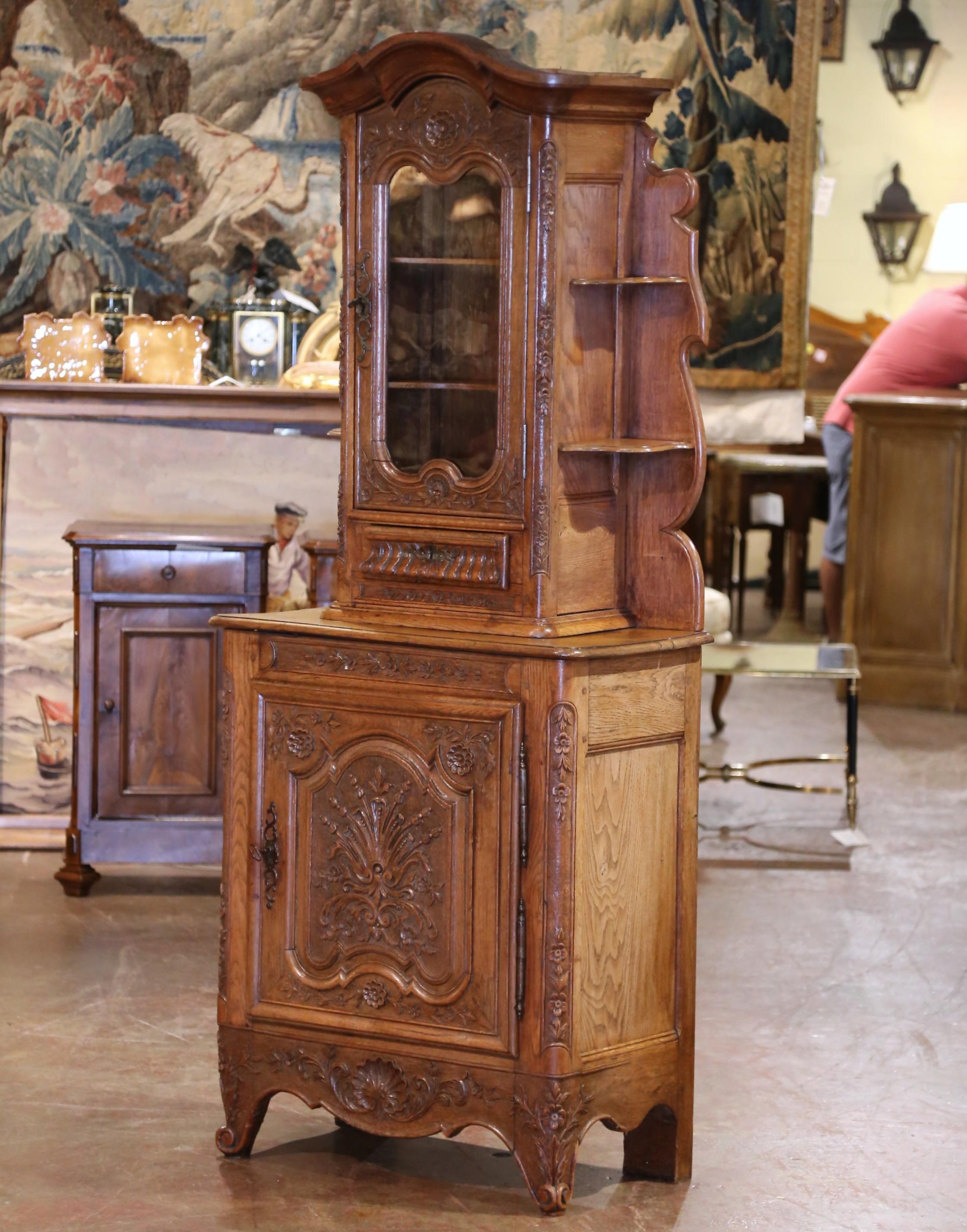 Confiturero francés Luis XV de roble tallado con tapa de Normandía del S. XIX en Excelente estado para la venta en Dallas, TX