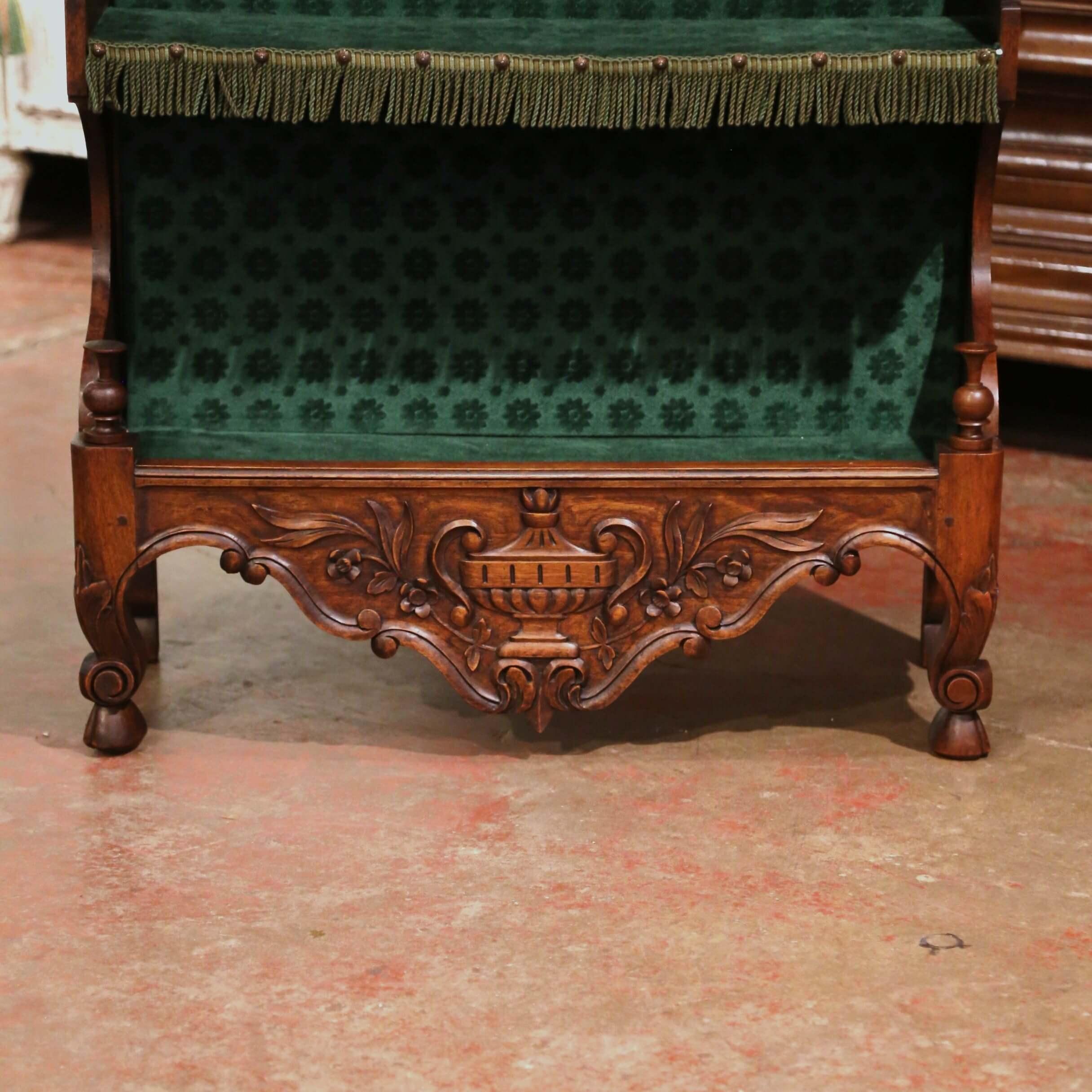 19. Jahrhundert Französisch Louis XV Obstholz Estanier mit geschnitzten Urne und Samt Regale im Angebot 5