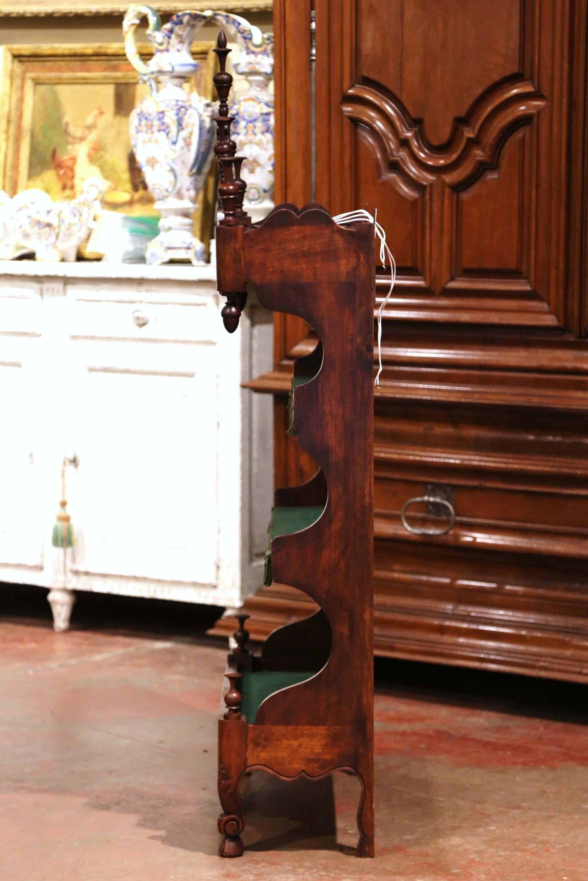 19. Jahrhundert Französisch Louis XV Obstholz Estanier mit geschnitzten Urne und Samt Regale im Angebot 7