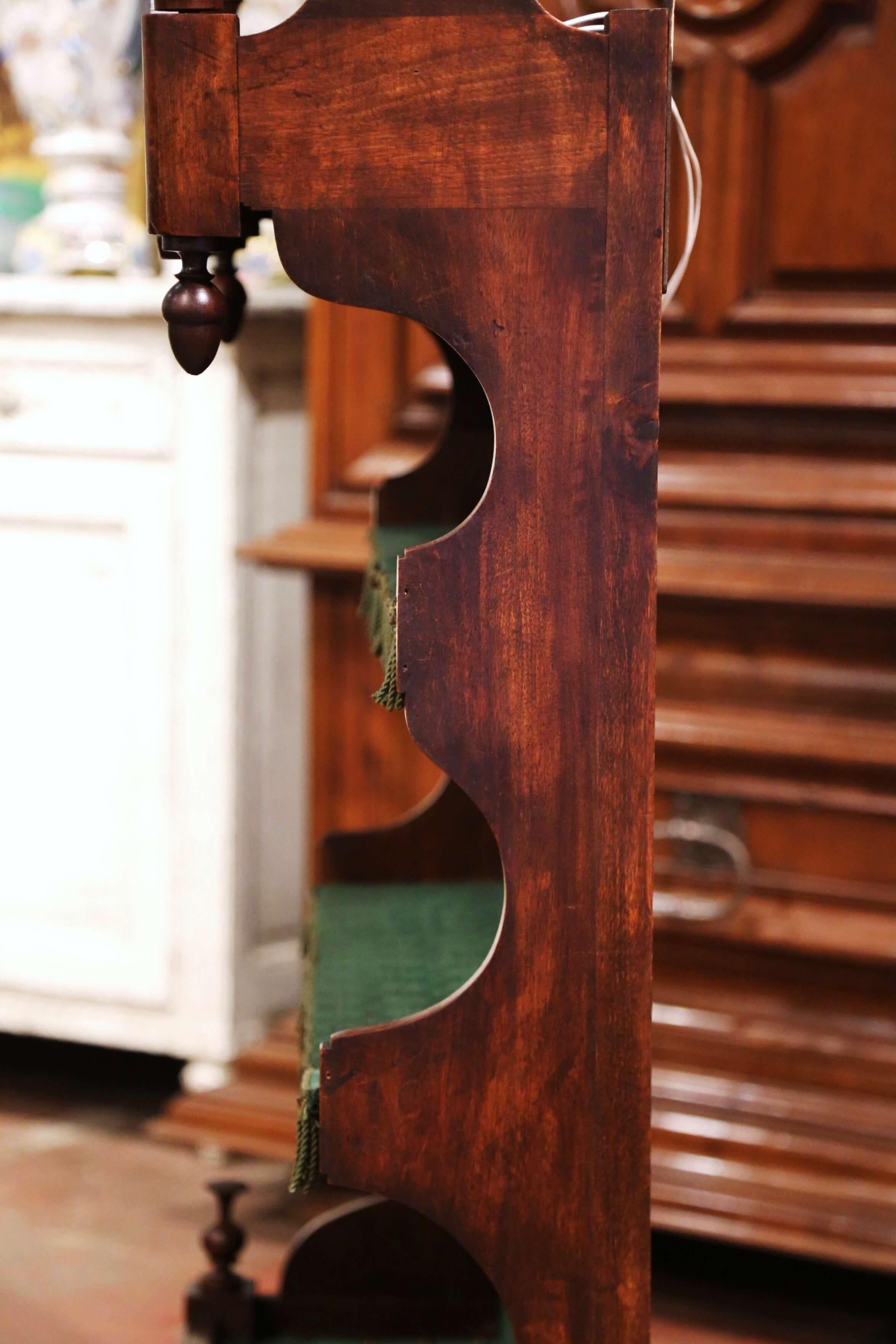 19. Jahrhundert Französisch Louis XV Obstholz Estanier mit geschnitzten Urne und Samt Regale im Angebot 8