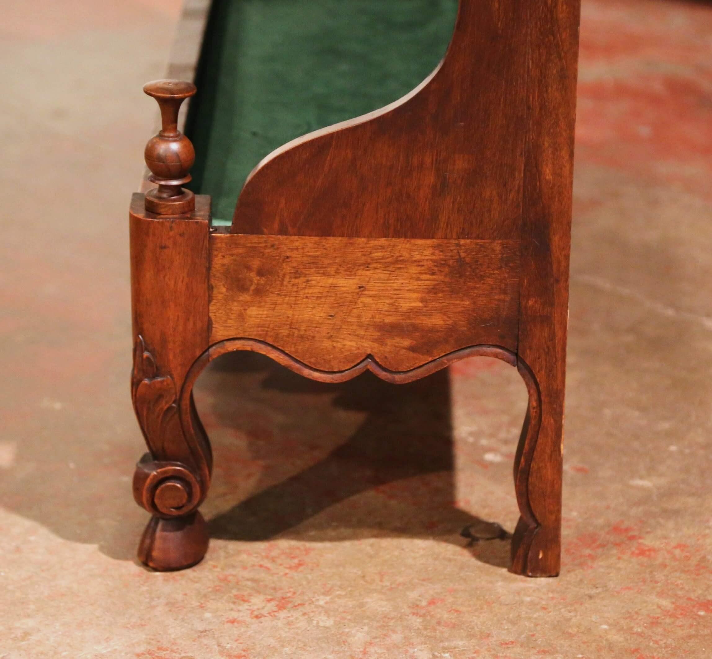 19. Jahrhundert Französisch Louis XV Obstholz Estanier mit geschnitzten Urne und Samt Regale im Angebot 9