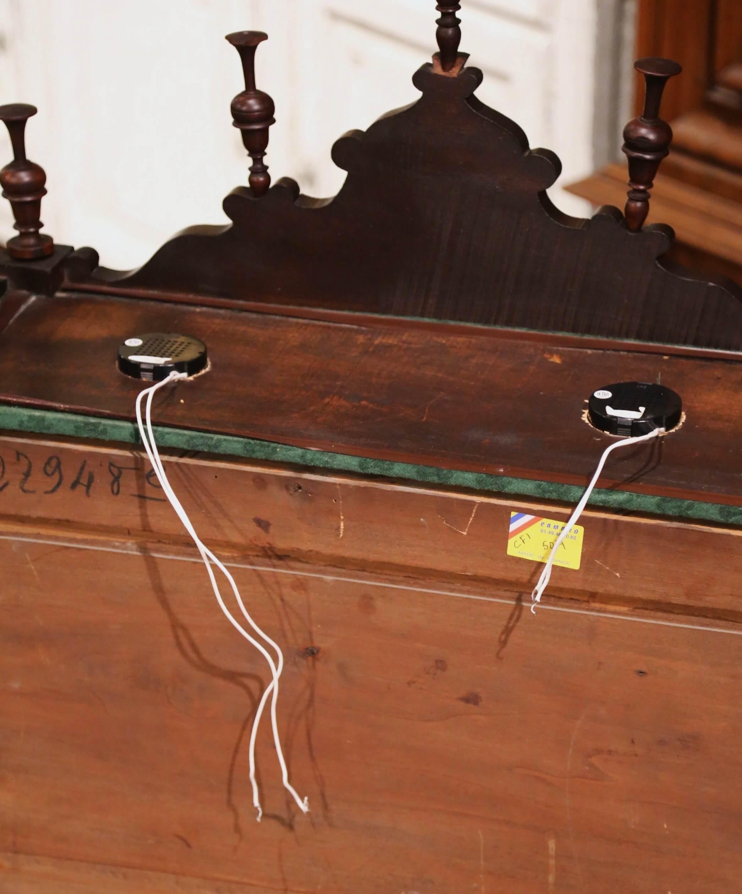 19. Jahrhundert Französisch Louis XV Obstholz Estanier mit geschnitzten Urne und Samt Regale im Angebot 12