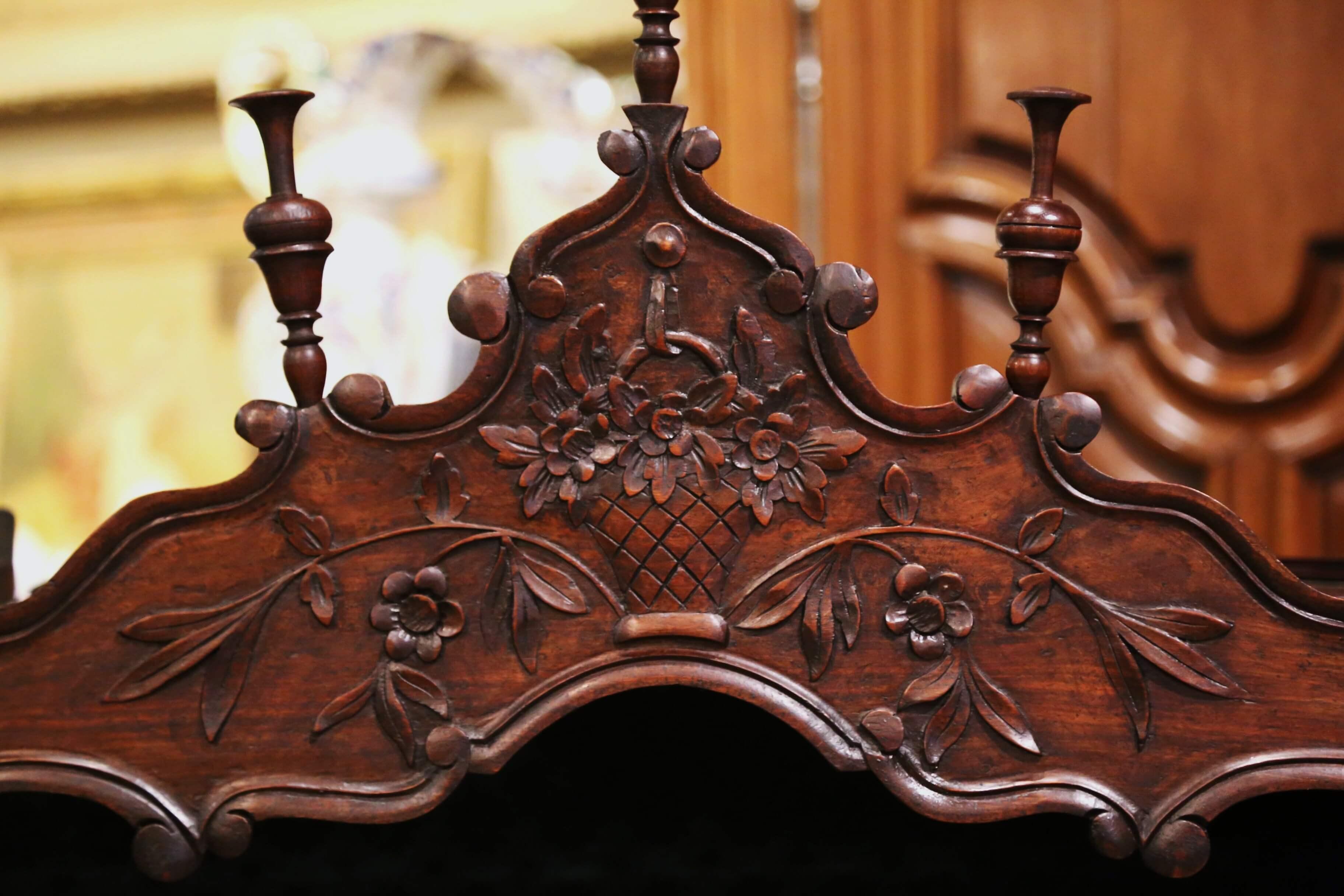 19. Jahrhundert Französisch Louis XV Obstholz Estanier mit geschnitzten Urne und Samt Regale im Angebot 3