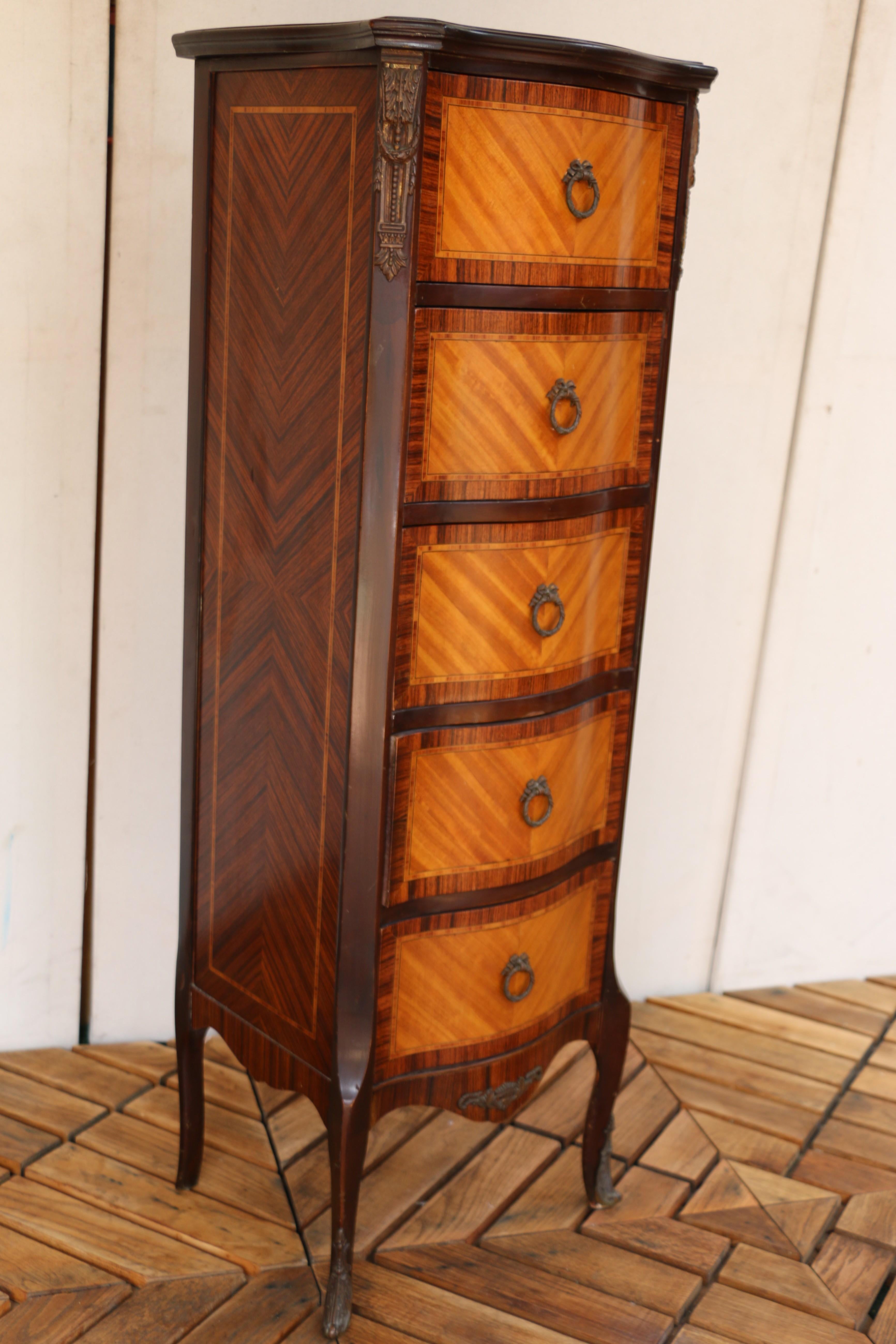 Wonderful tall, narrow chest of drawers. This semainier French Louis XV Inlaid Lingerie Chest/Semainier original from the 19th Century it’s characterized by its neoclassical elements such as straight lines, fluted pilasters on the sides, tapered