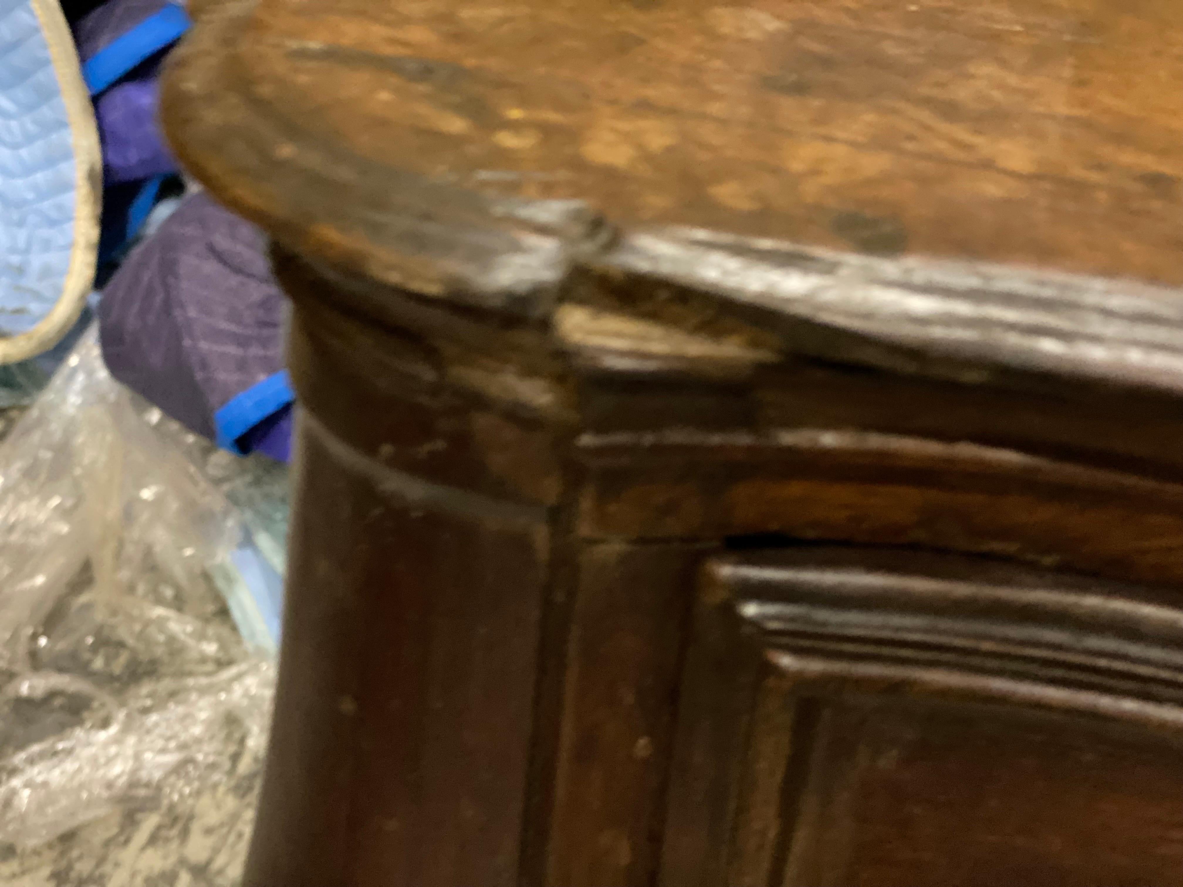 Table à deux tiroirs en acajou sculpté de style Louis XV français du 19e siècle en vente 7