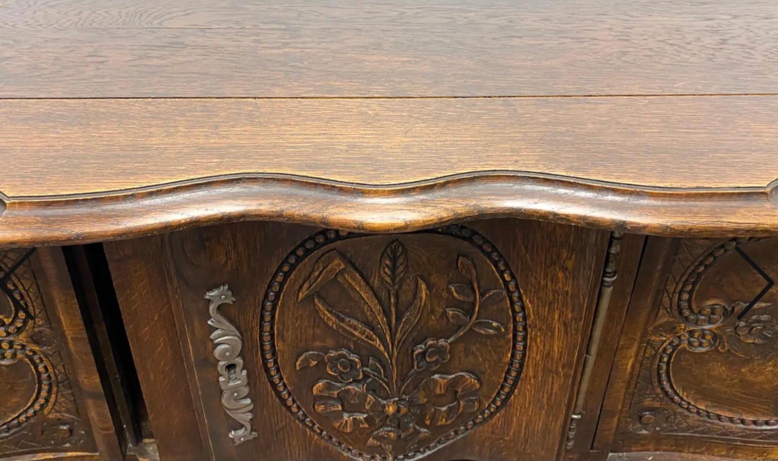 19th-C. French Louis XV Style Carved Oak Cabinet or Buffet / Sideboard In Good Condition In Kennesaw, GA