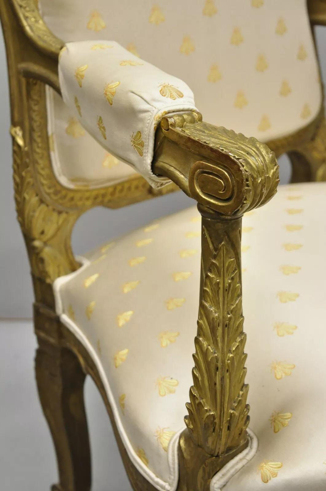 Suite di divani da salotto in legno dorato in stile Luigi XV del XIX secolo - Set di 3 in vendita 1