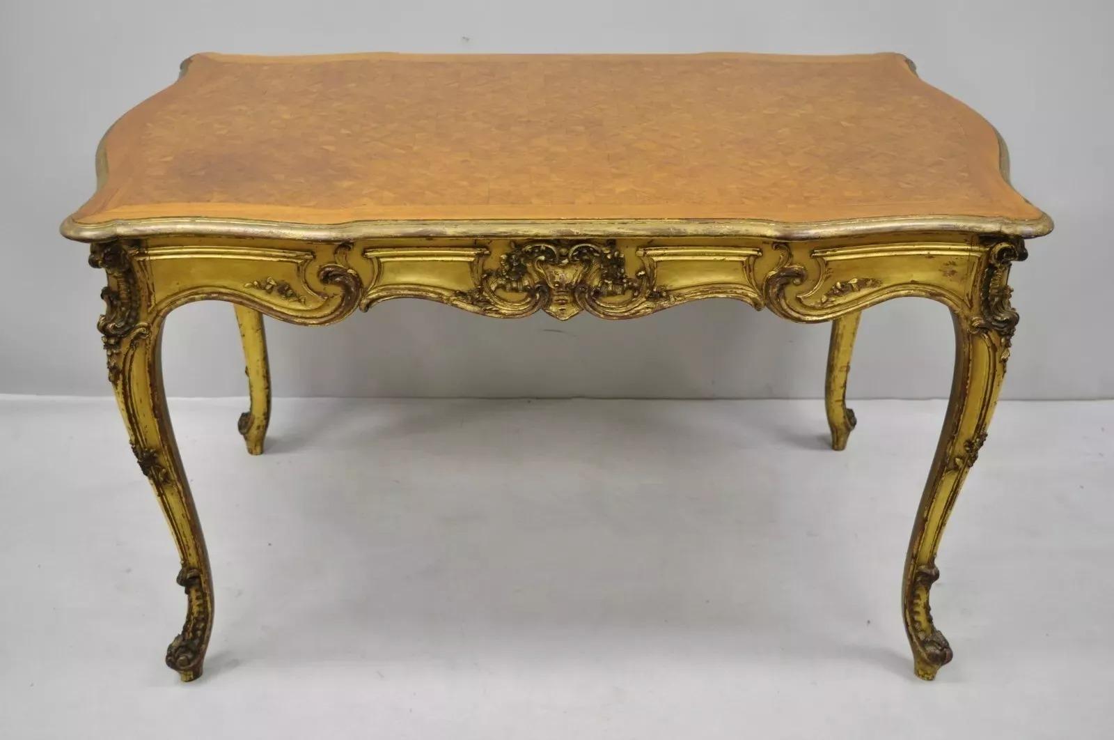 Scrivania in legno dorato in stile Luigi XV del XIX secolo con piano intarsiato a intarsio in vendita 7
