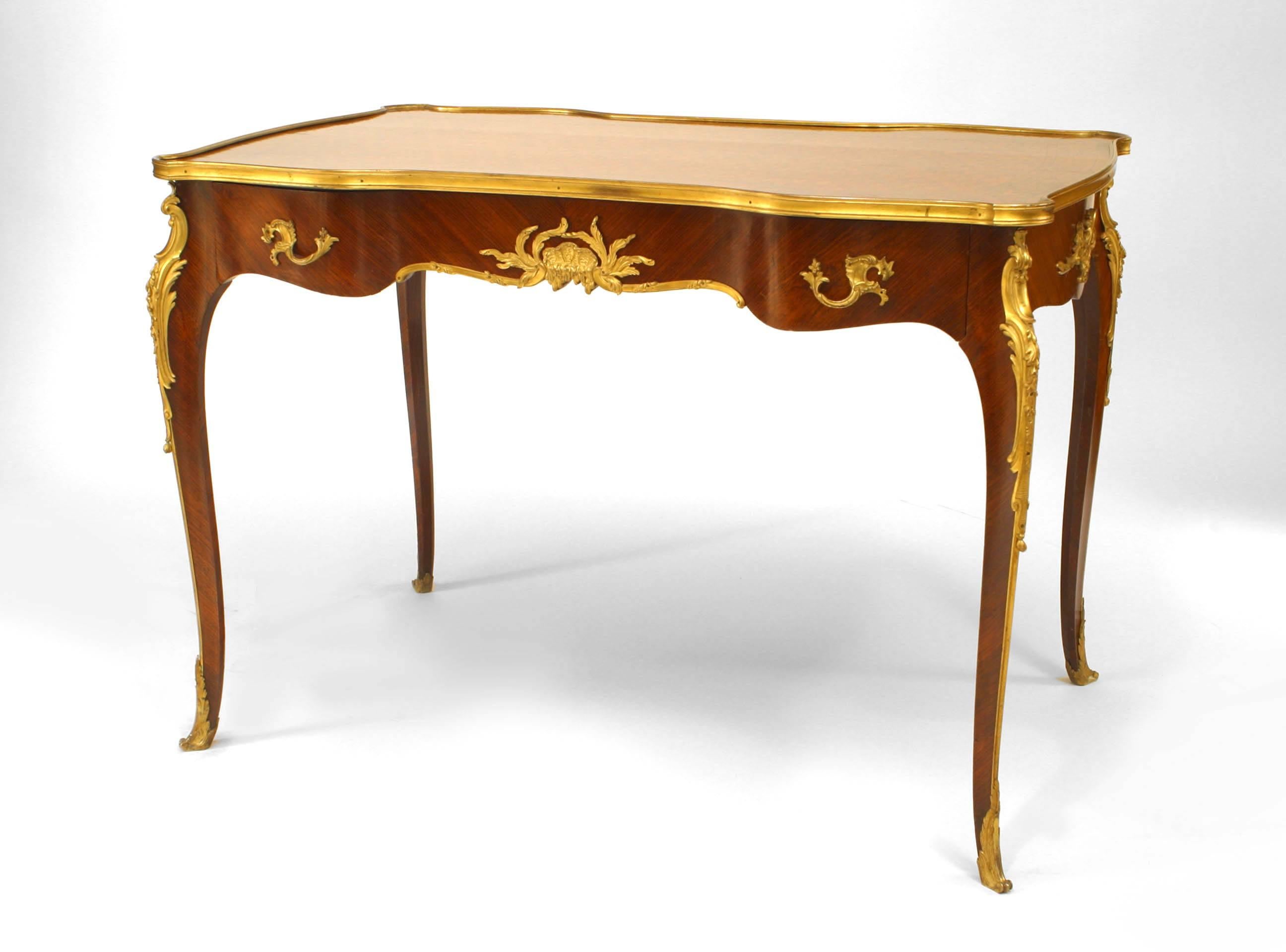 French Louis XV Style Kingwood Table Desk with Parquetry Inlay In Good Condition For Sale In New York, NY