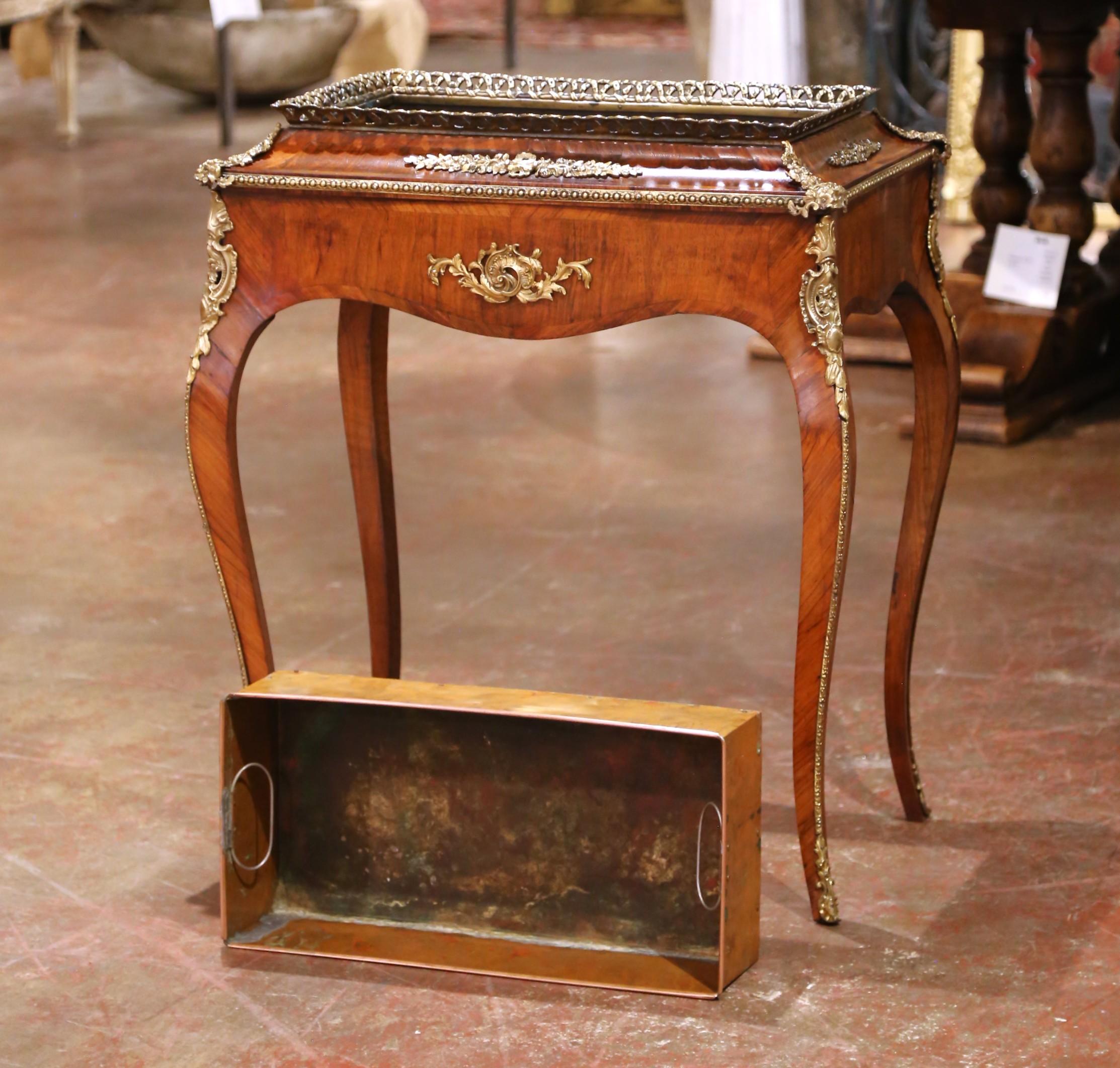 A.I.C. Jardinière en placage Louis XV avec montures en bronze doré et plateau en zinc. en vente 7