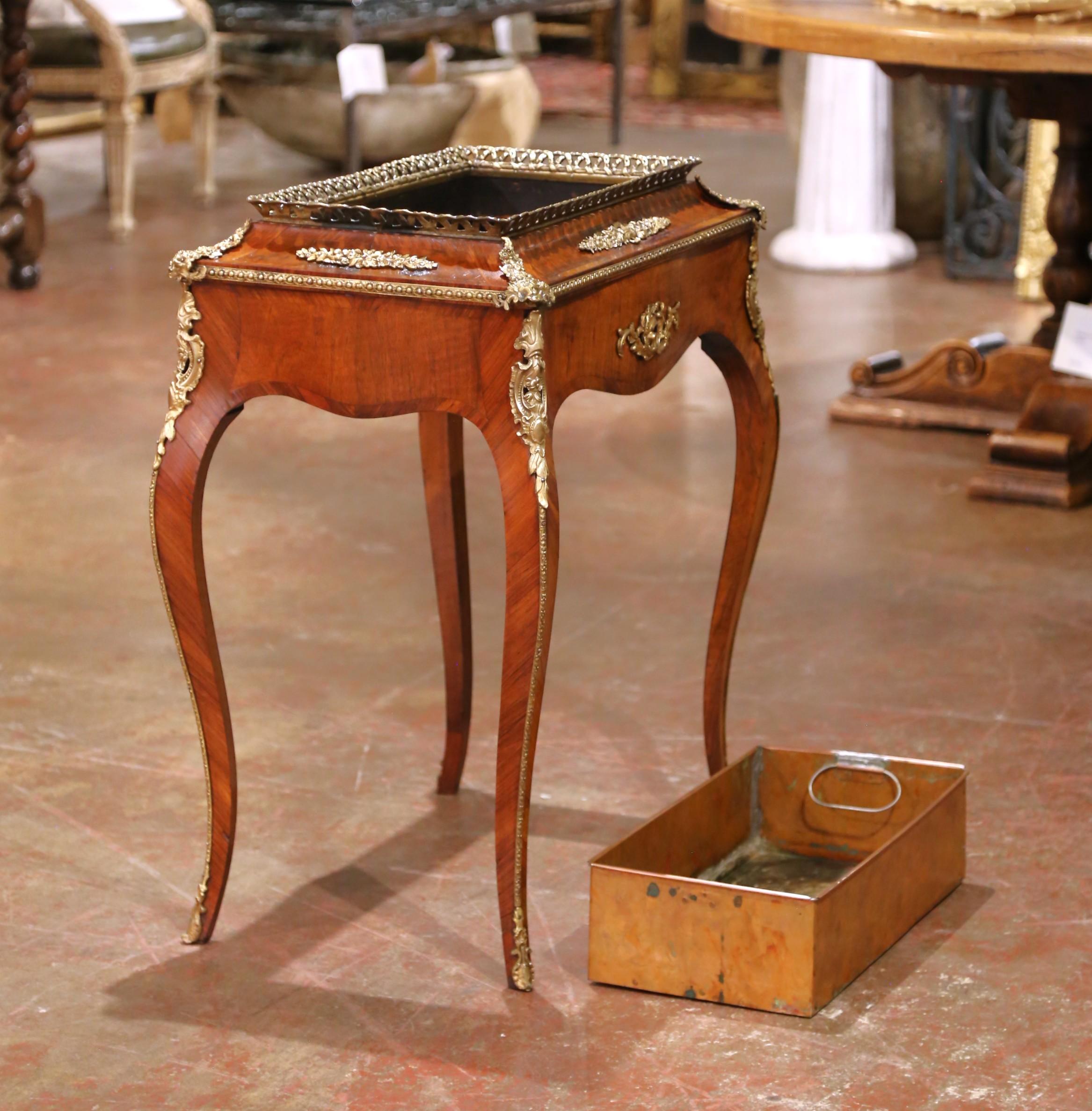A.I.C. Jardinière en placage Louis XV avec montures en bronze doré et plateau en zinc. en vente 8