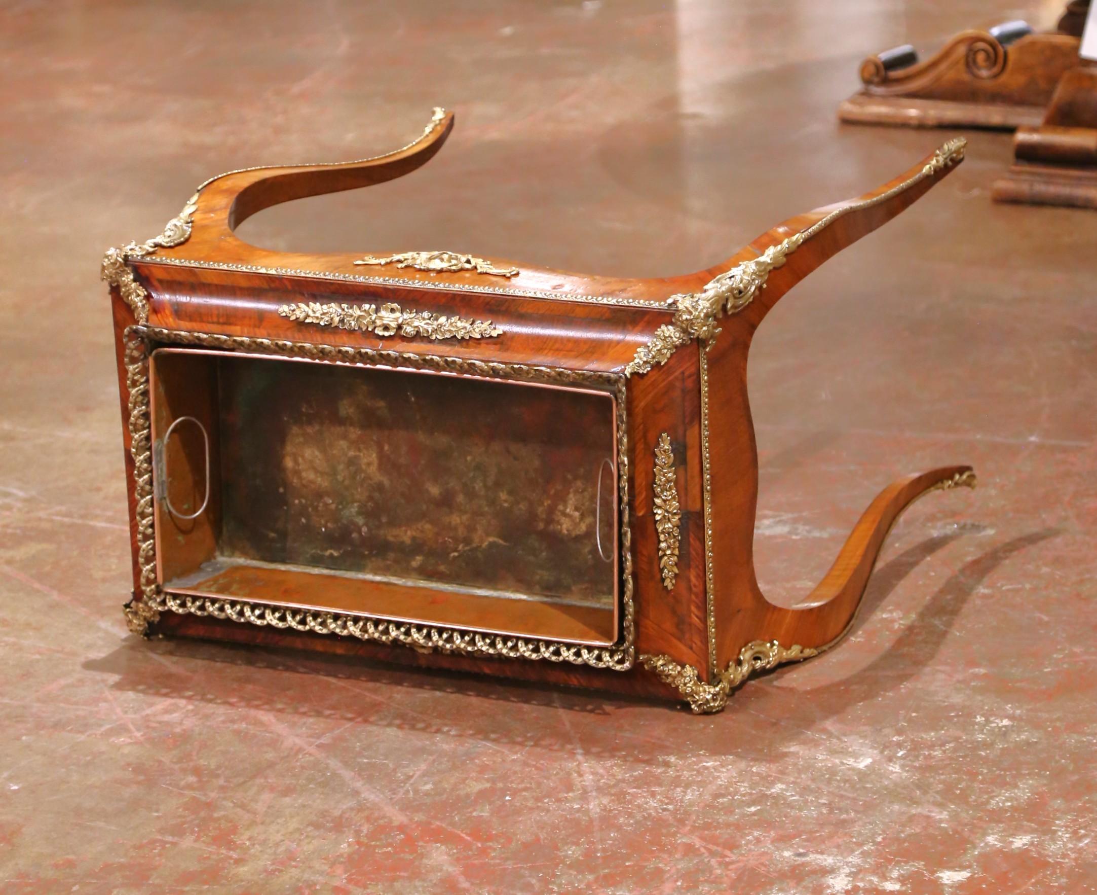 A.I.C. Jardinière en placage Louis XV avec montures en bronze doré et plateau en zinc. en vente 9