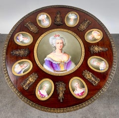 Salontisch aus dem 19. Jahrhundert im französischen Louis-XVI-Stil aus Mahagoni und Bronze mit Porträts im Sèvres-Stil