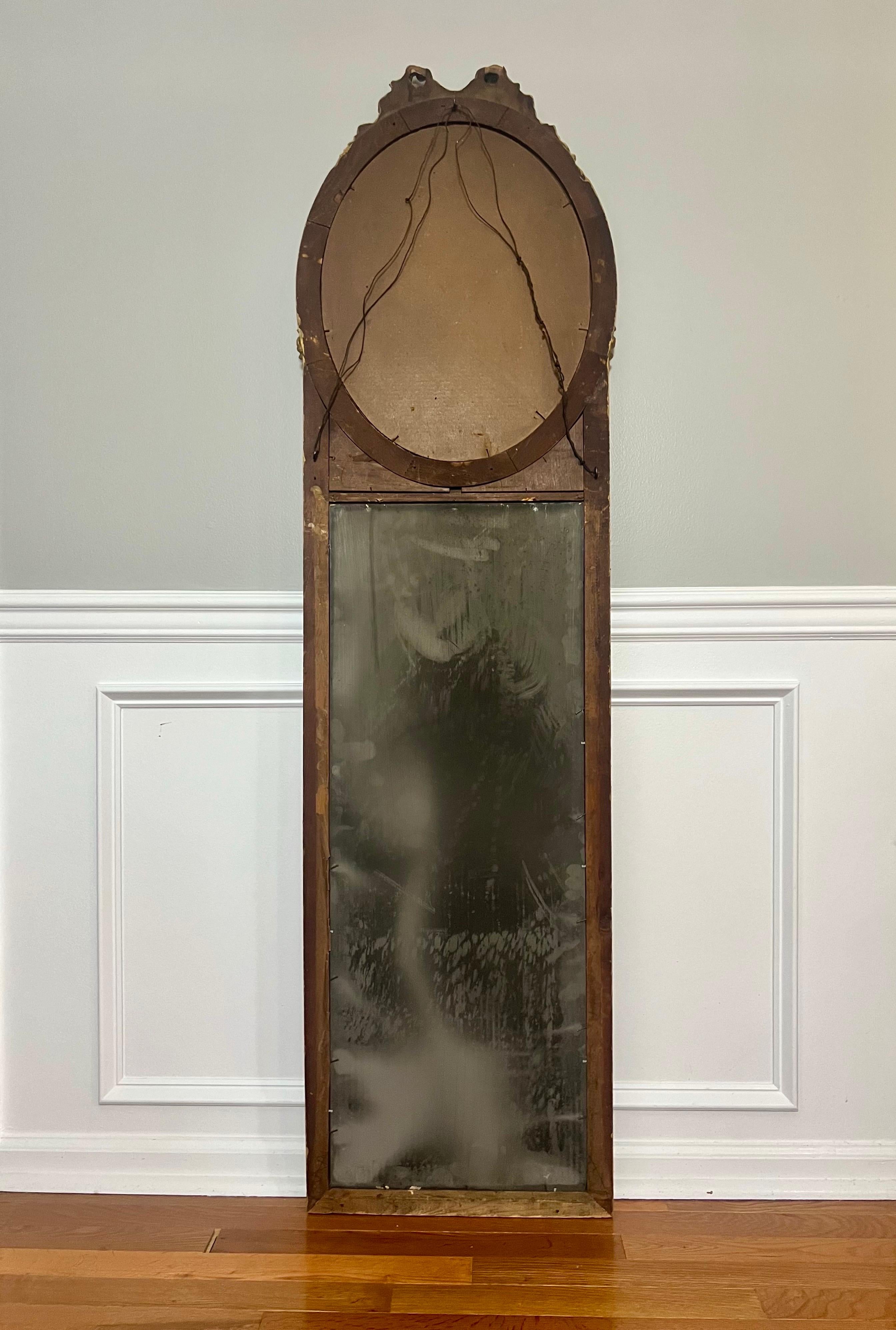 Miroir Trumeau Louis XVI du 19ème siècle en bois doré étroit avec lithographie d'une fille en vente 13