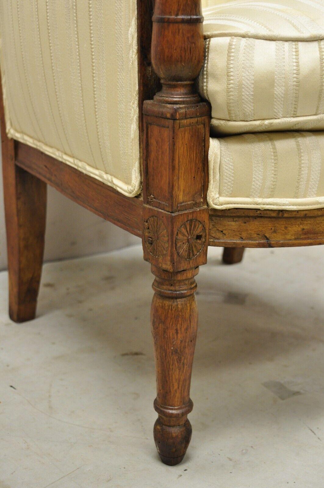 19. Jahrhundert Französisch Louis XVI Neoklassischen Stil Nussbaum Bergere Club Lounge Sessel im Angebot 3