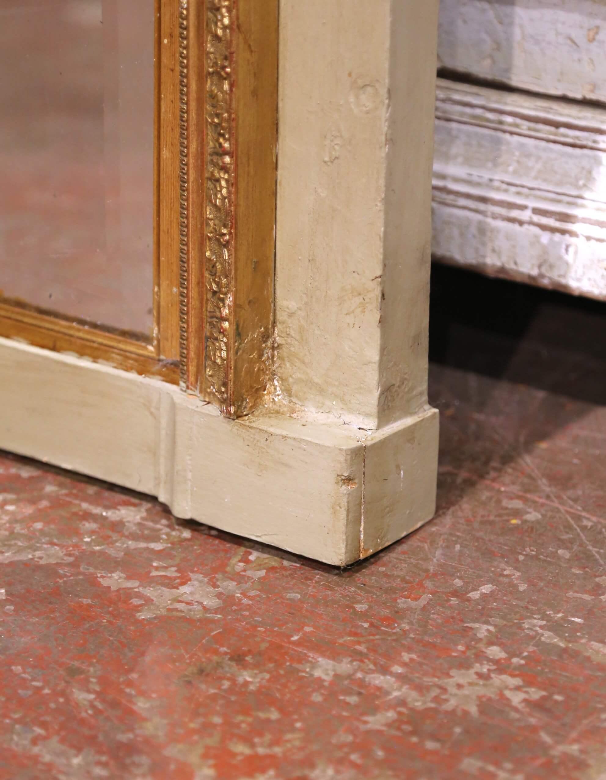 A.I.C.C. Miroir de Trumeau peint et doré avec verre biseauté, 19ème C. en vente 2