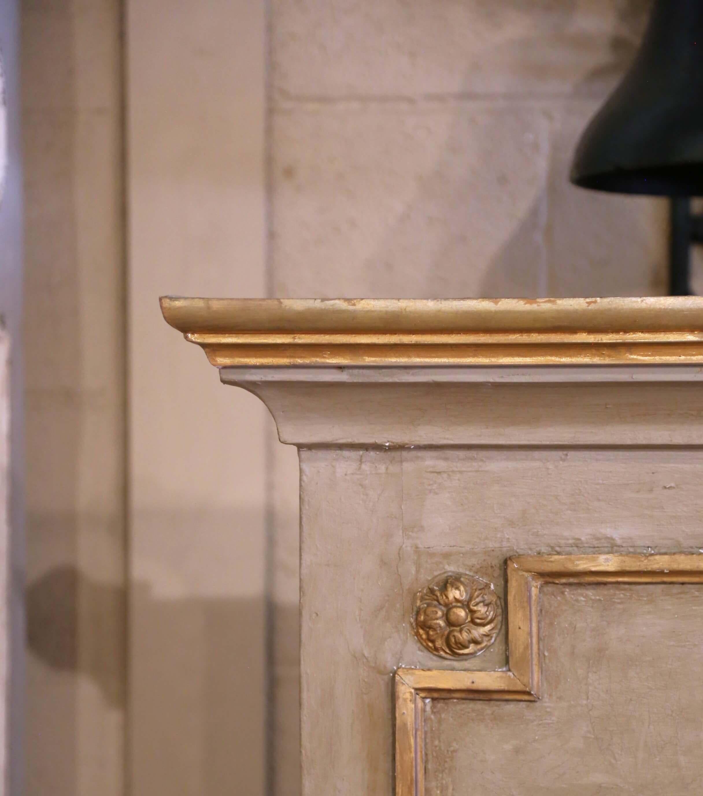 Français A.I.C.C. Miroir de Trumeau peint et doré avec verre biseauté, 19ème C. en vente