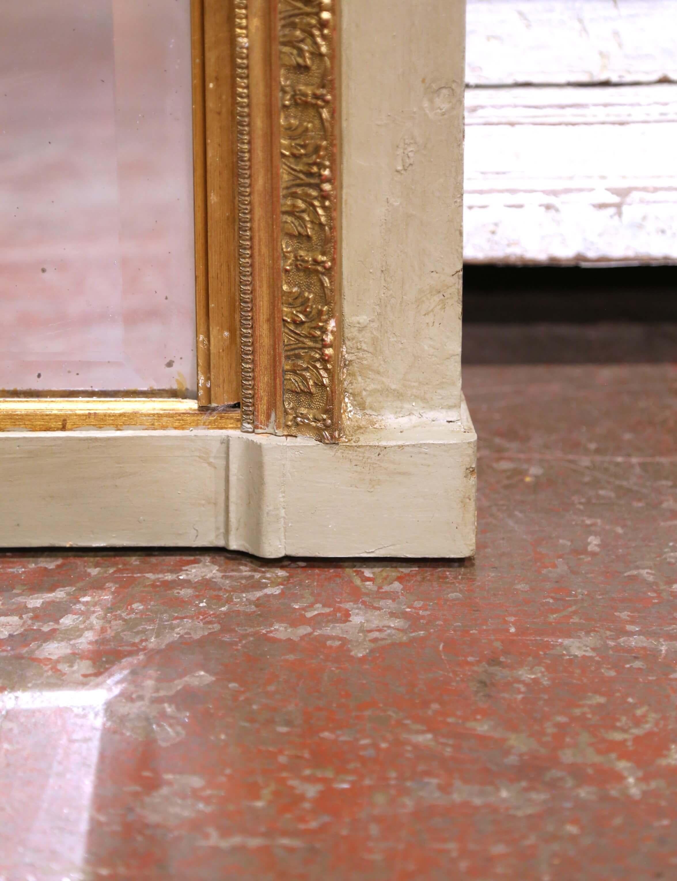 A.I.C.C. Miroir de Trumeau peint et doré avec verre biseauté, 19ème C. en vente 1