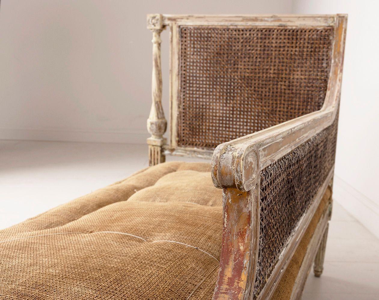 19. Jahrhundert Französisch Louis XVI Stil Caned Chaise Lounge oder Daybed (Handgeschnitzt) im Angebot