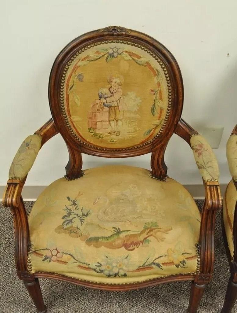 Poltrone in stile Luigi XVI francese del XIX secolo in noce intagliato con aghi - una coppia in vendita 6