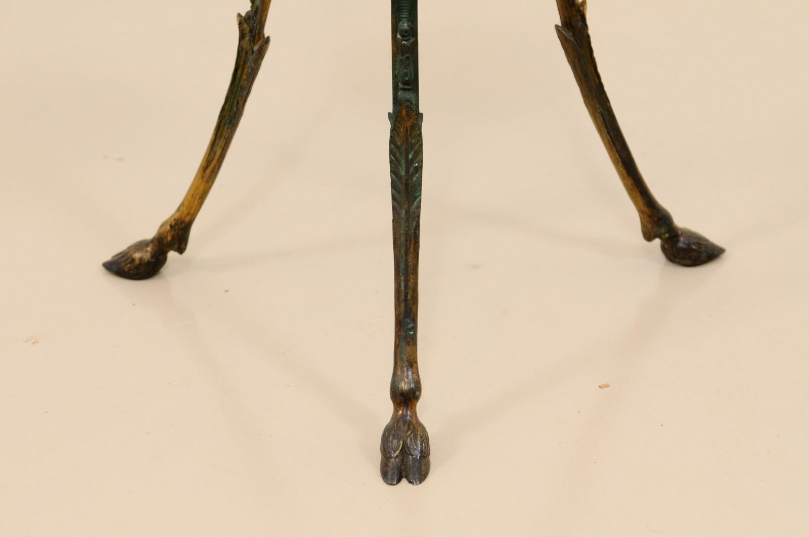 Französischer Gueridon aus vergoldeter Bronze und grauem Marmor im Stil Ludwigs XVI.  im Angebot 2