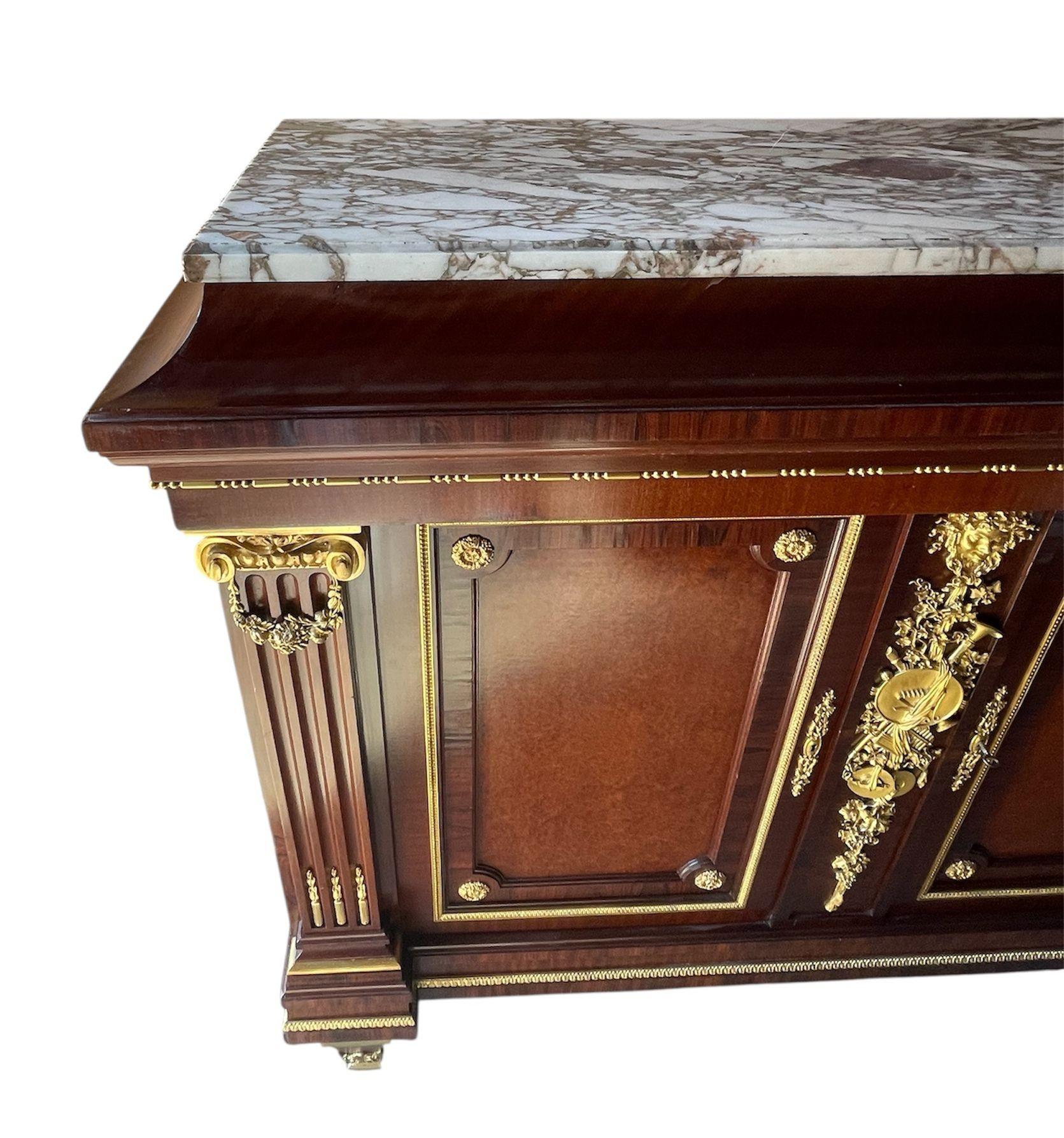 Französischer Bronze-Mahagoni-Schrank Napoleon III, 19. Jh., mit Marmorplatte von Grohé Frères (19. Jahrhundert) im Angebot
