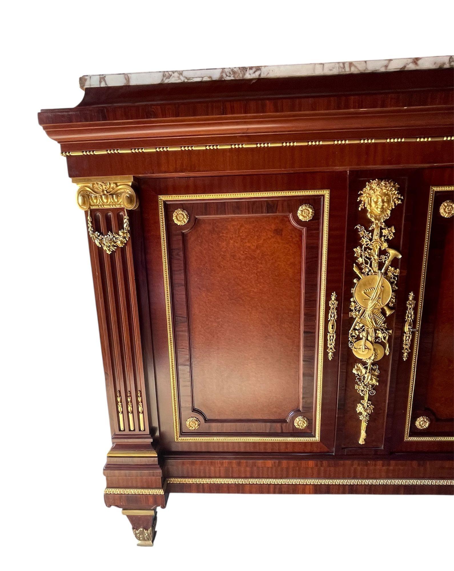 Französischer Bronze-Mahagoni-Schrank Napoleon III, 19. Jh., mit Marmorplatte von Grohé Frères im Angebot 1