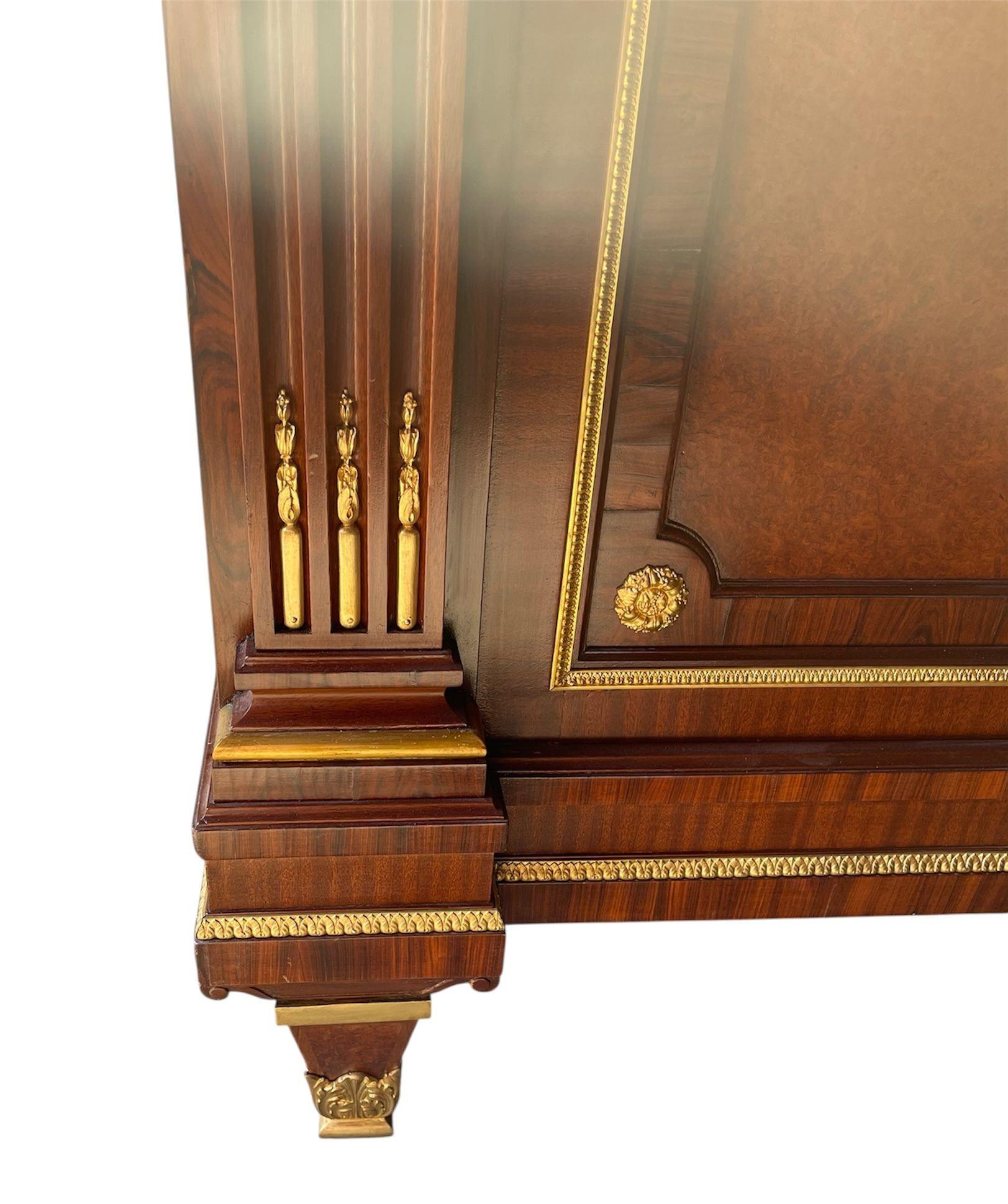 Französischer Bronze-Mahagoni-Schrank Napoleon III, 19. Jh., mit Marmorplatte von Grohé Frères im Angebot 3
