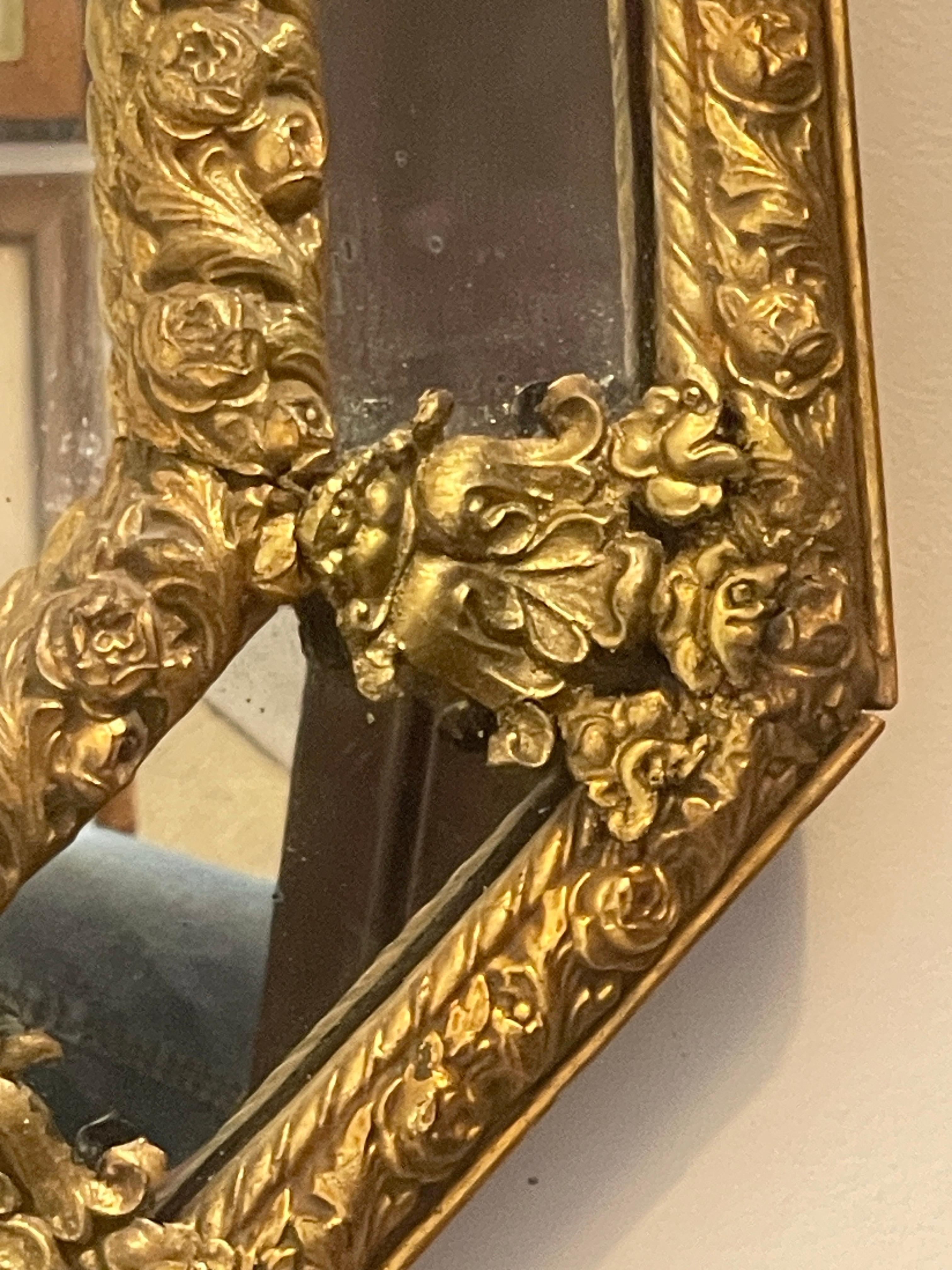 Specchio francese Napoleone III Octogonal Repoussé in ottone del 19° C. in vendita 8