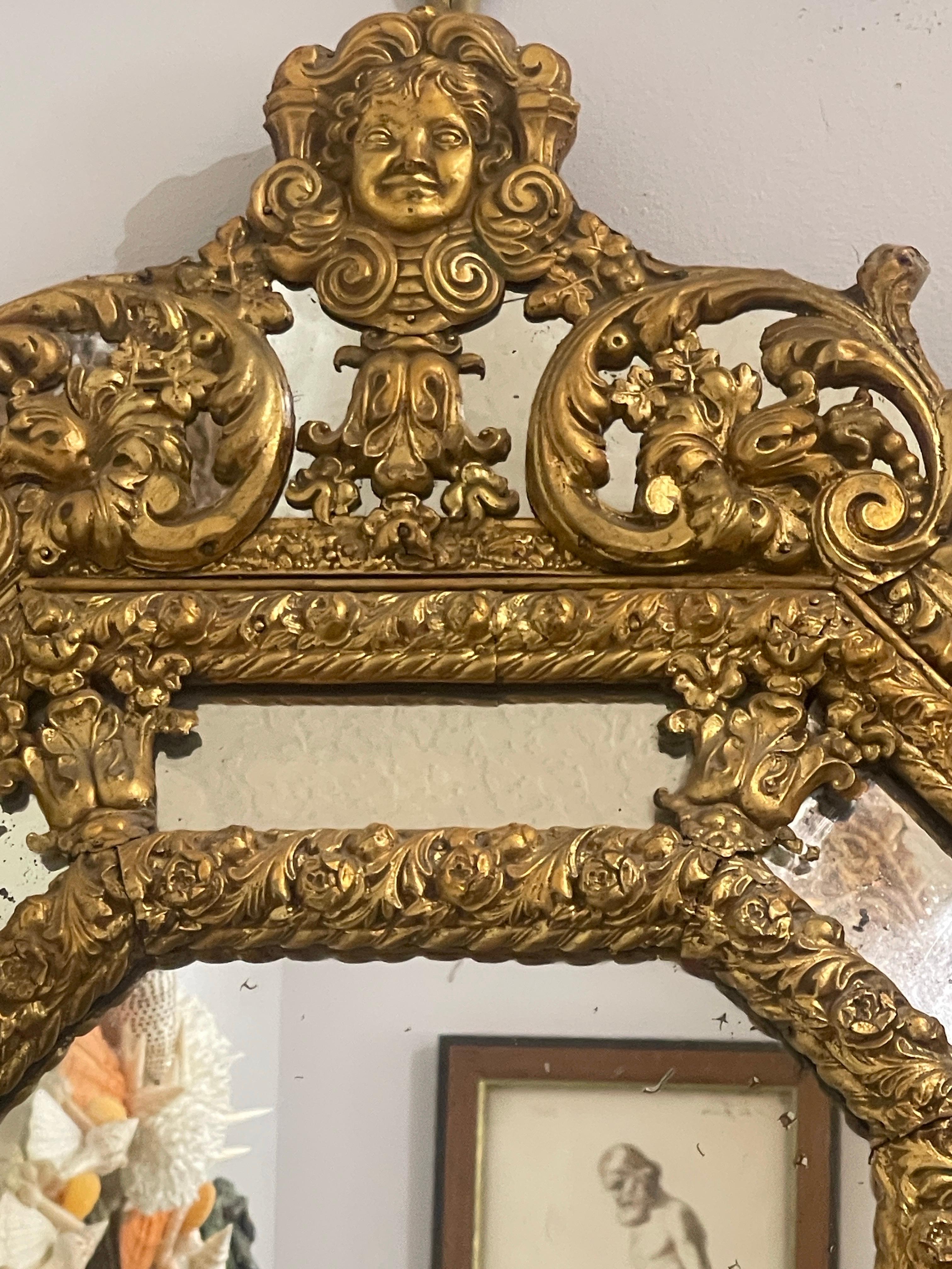Specchio francese Napoleone III Octogonal Repoussé in ottone del 19° C. in vendita 9