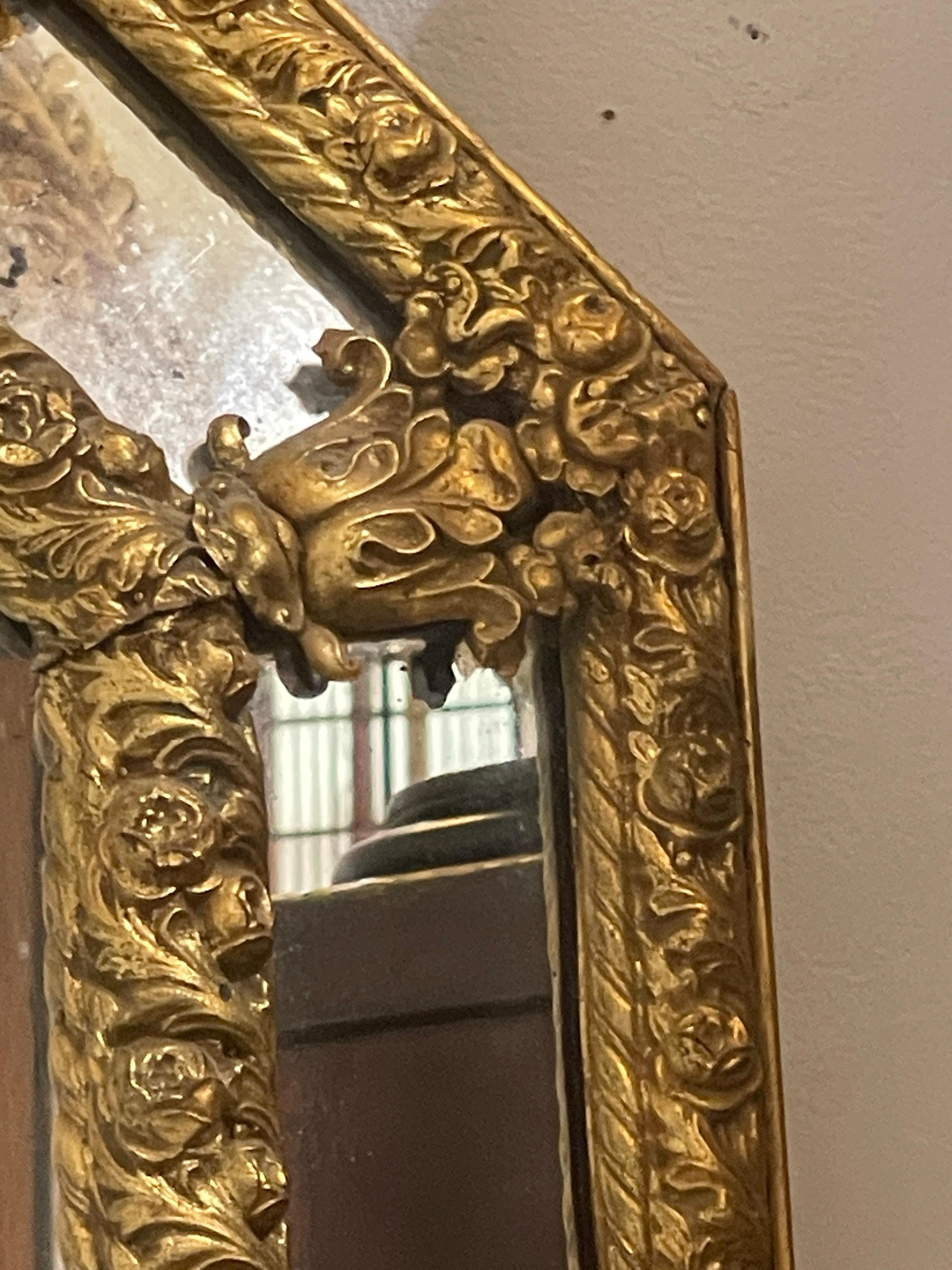 Specchio francese Napoleone III Octogonal Repoussé in ottone del 19° C. in vendita 12