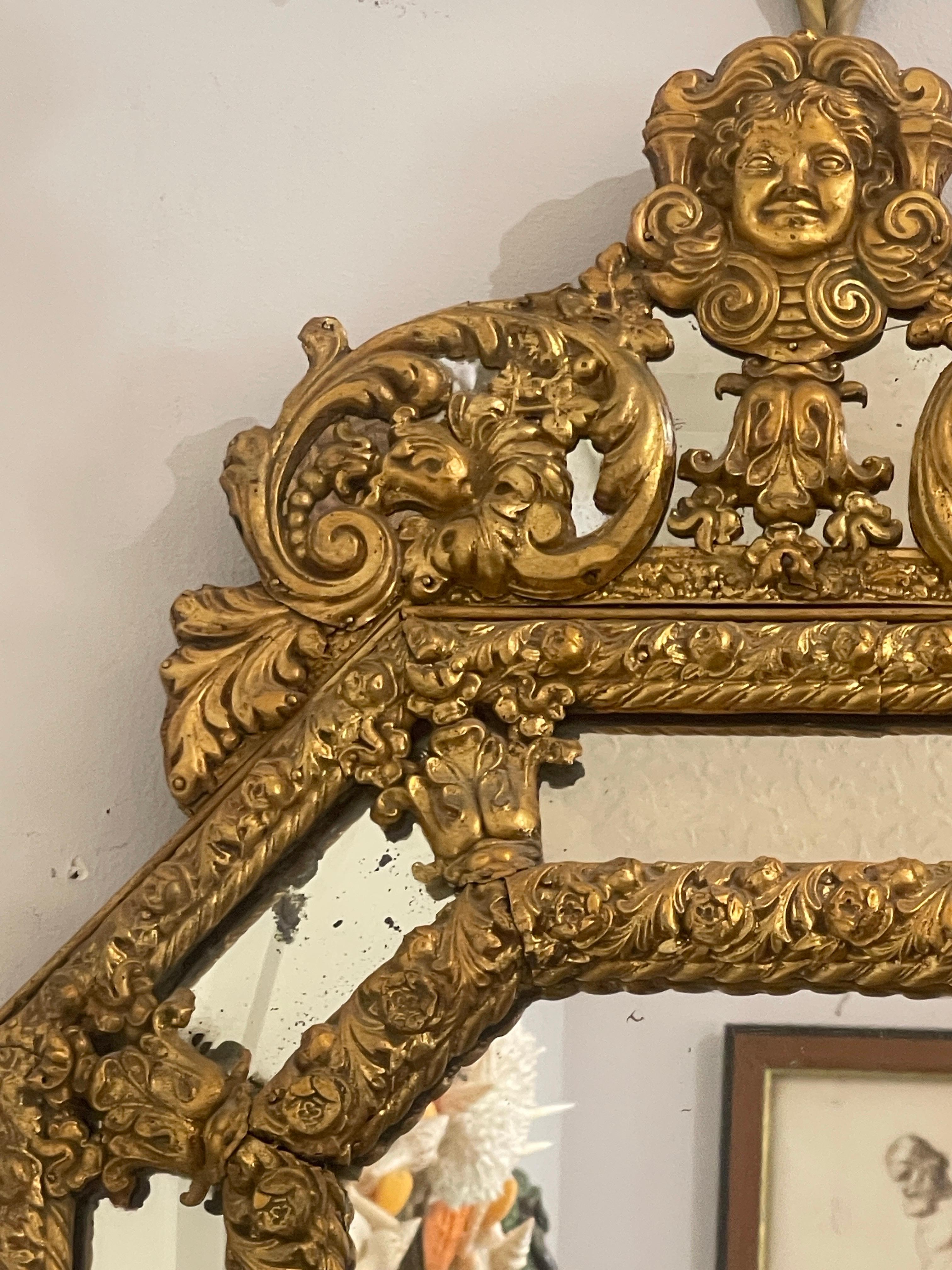 Specchio francese Napoleone III Octogonal Repoussé in ottone del 19° C. In condizioni ottime in vendita a West Palm Beach, FL