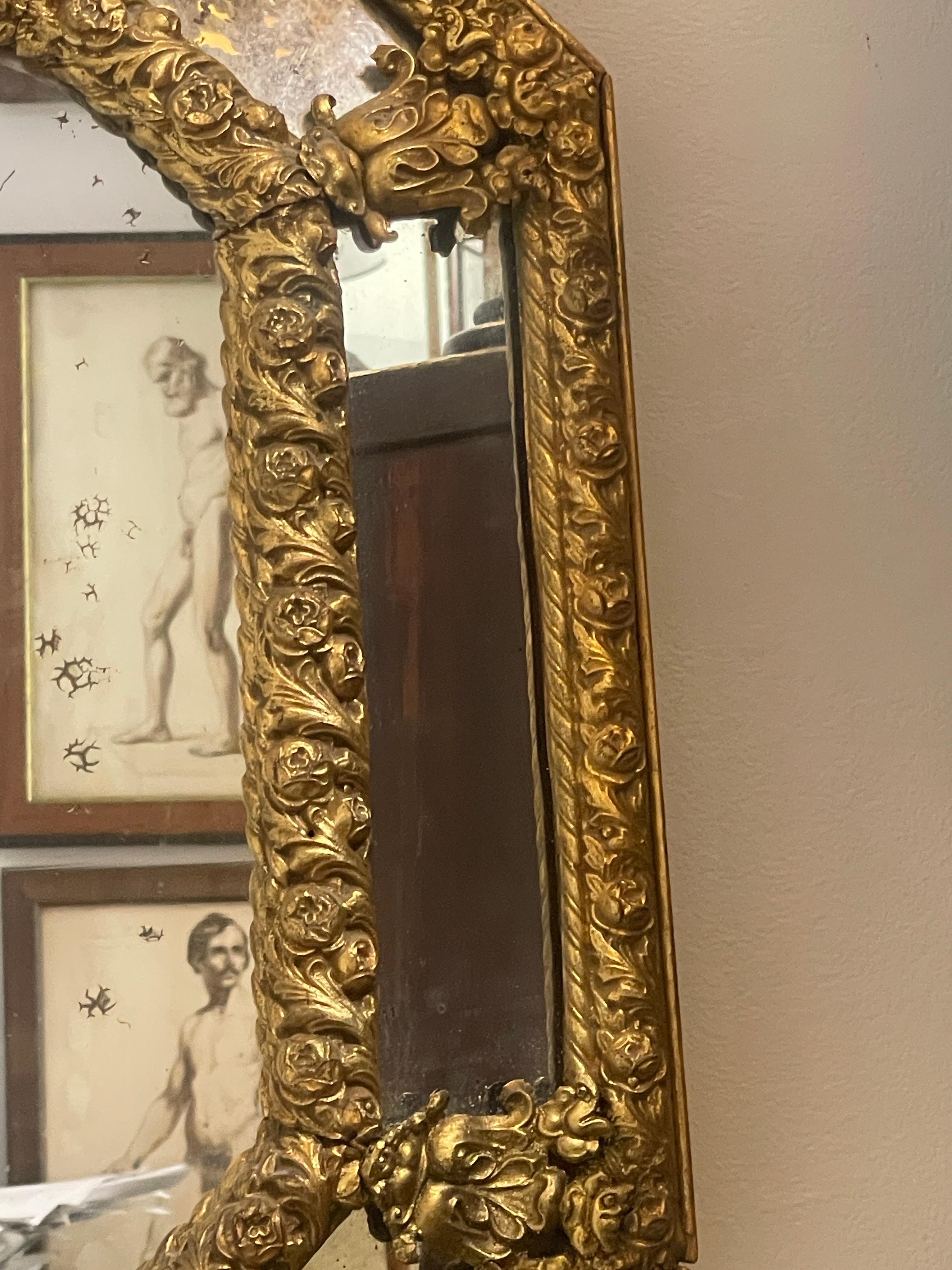 Specchio francese Napoleone III Octogonal Repoussé in ottone del 19° C. in vendita 1