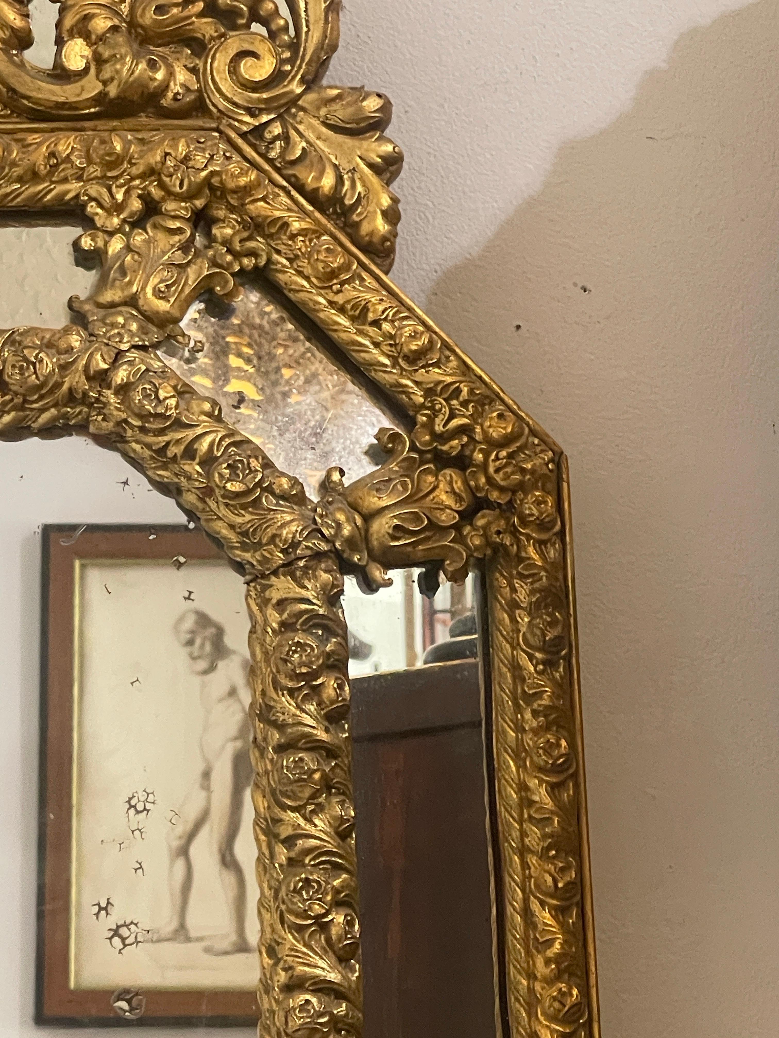 Specchio francese Napoleone III Octogonal Repoussé in ottone del 19° C. in vendita 2