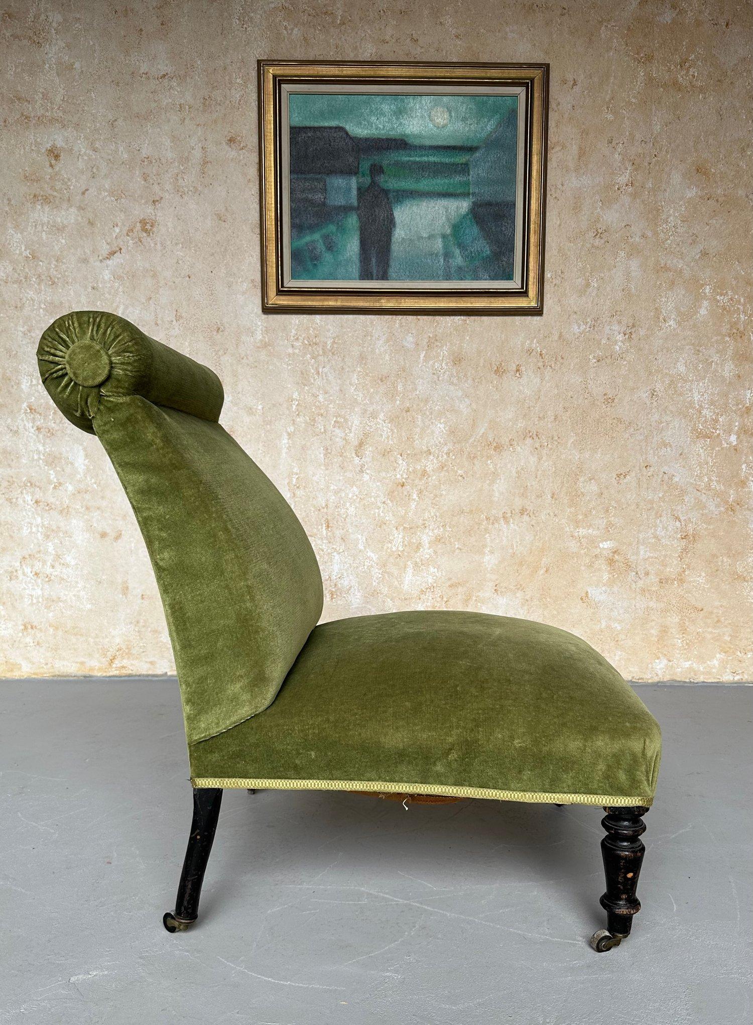 19th Century 19th C. French Napoleon III Slipper Chair in Green Velvet