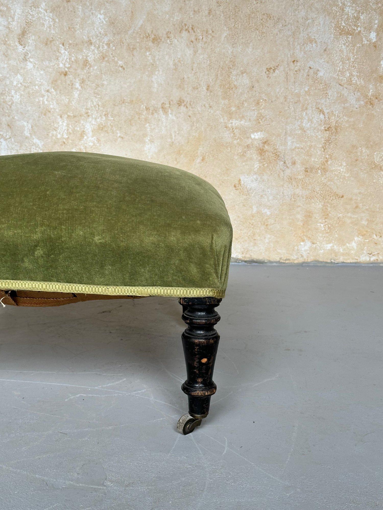 19th C. French Napoleon III Slipper Chair in Green Velvet 4