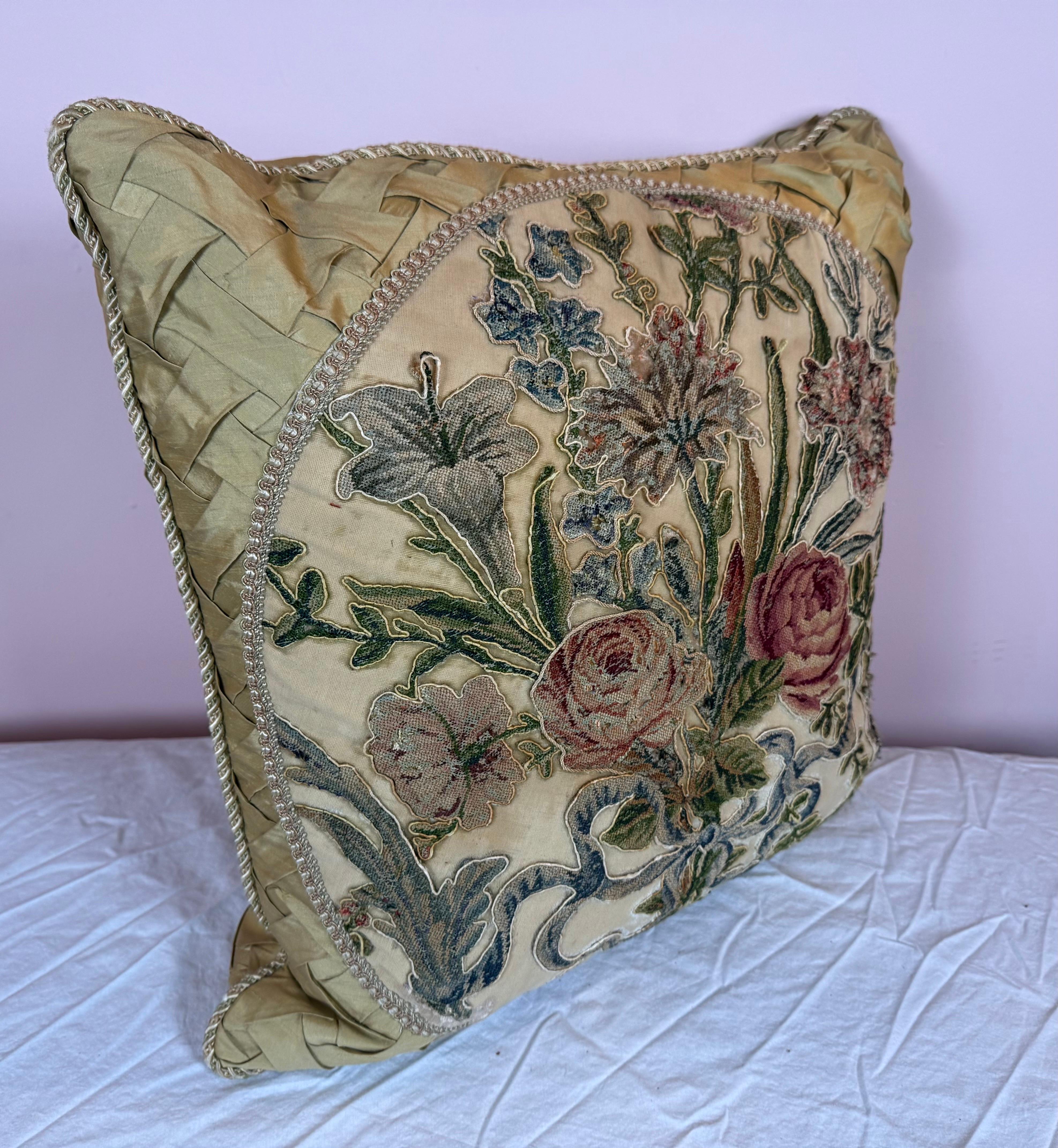 Rococo A.I.C. Coussin à l'aiguille français du 19ème siècle en vente