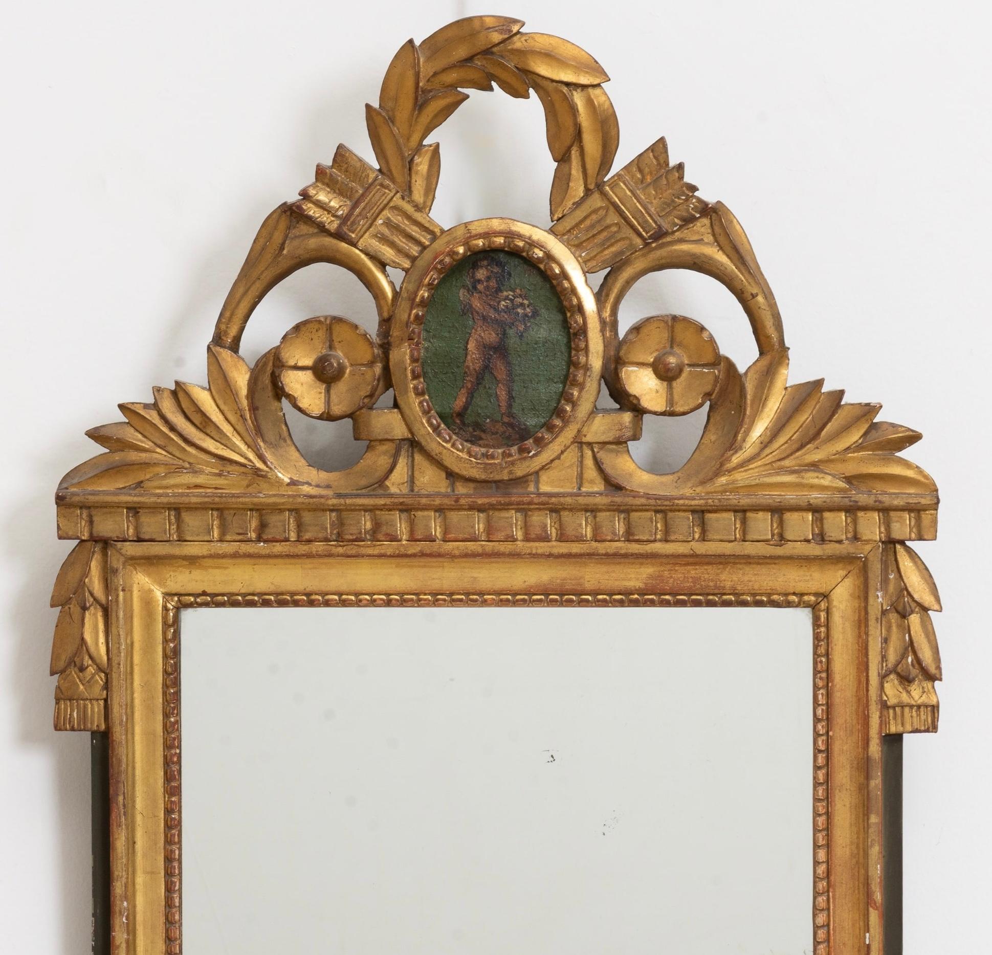 Siglo XIX Espejo de pared neoclásico francés de madera dorada con putti pintado Renacimiento neoclásico en venta