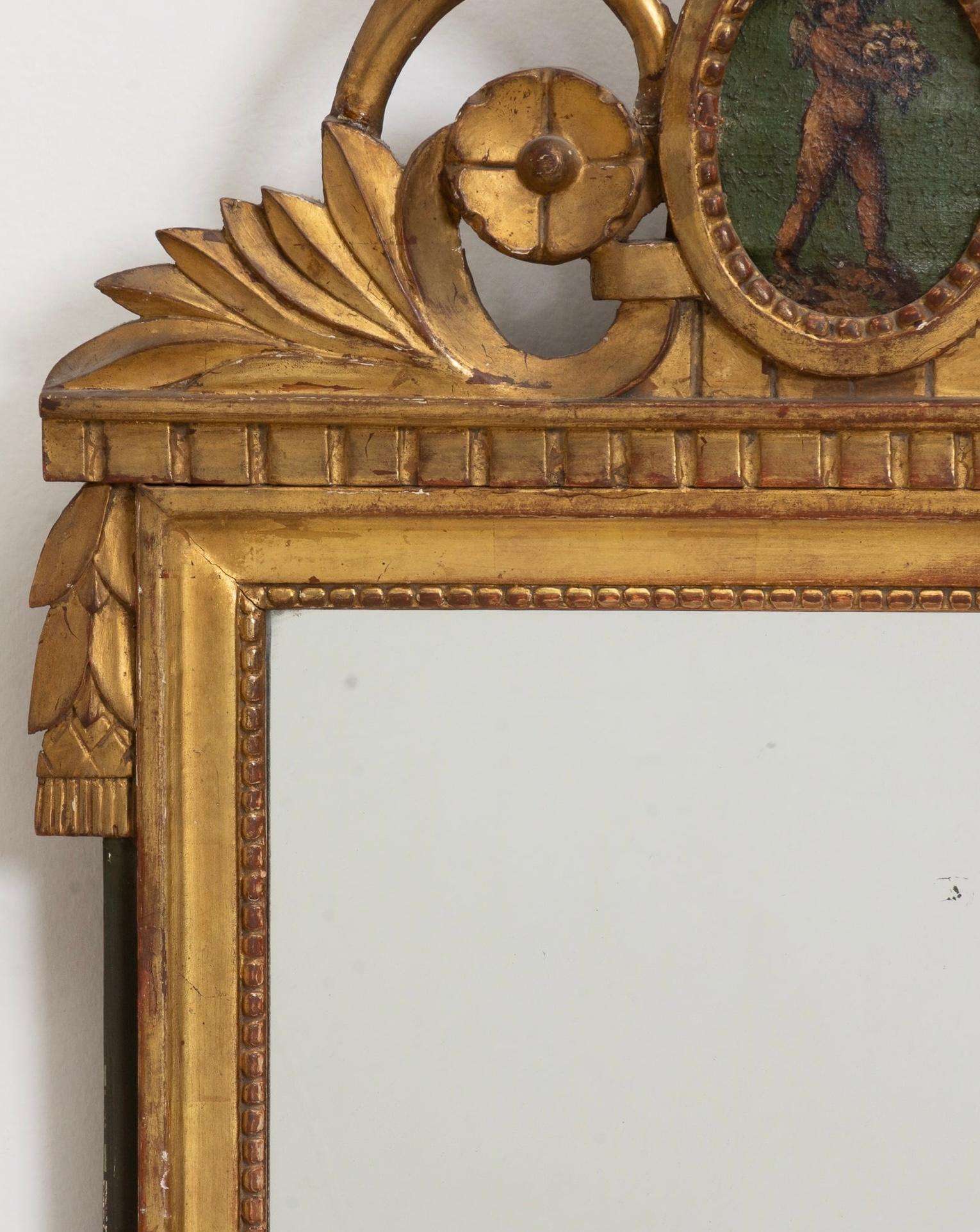 Siglo XIX Espejo de pared neoclásico francés de madera dorada con putti pintado siglo XIX en venta