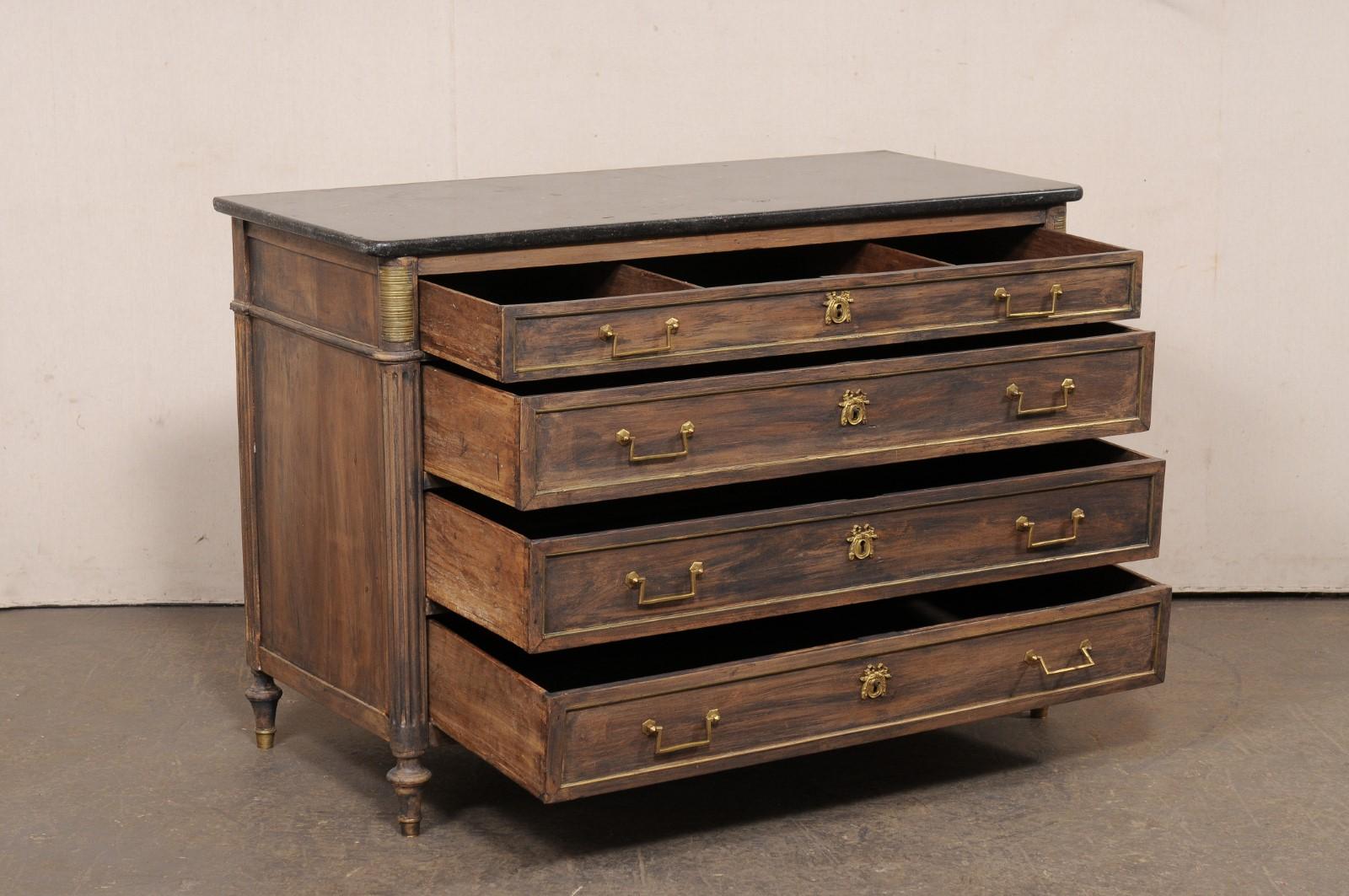 Neoclassico A.I.C. francese del XIX secolo con piano in pietra nera e ferramenta in ottone in vendita