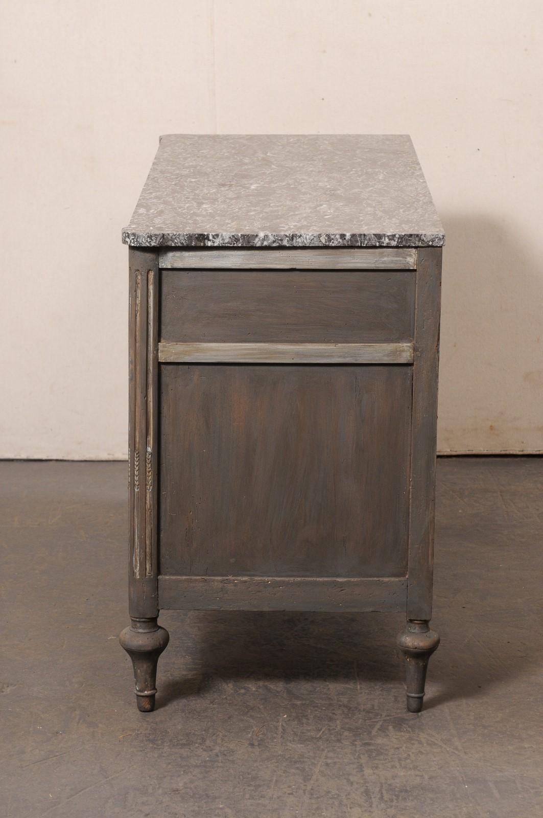 A.I.C. francese del XIX secolo con piano in marmo e ferramenta in ottone, grigio in vendita 4