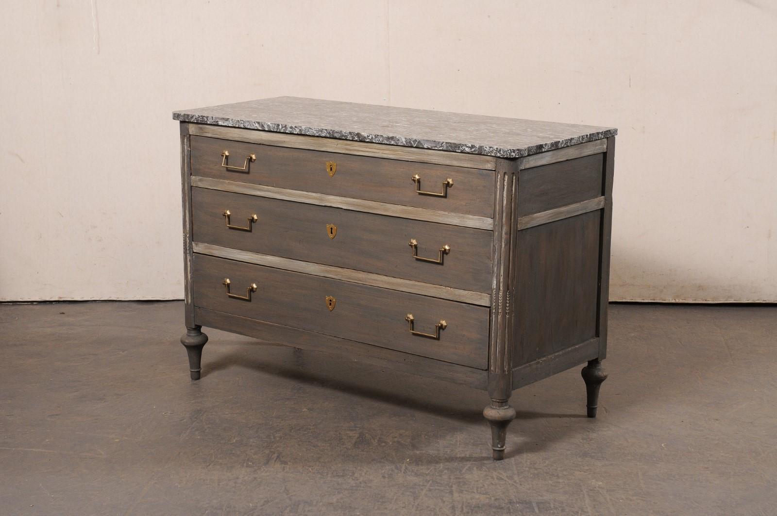 A.I.C. francese del XIX secolo con piano in marmo e ferramenta in ottone, grigio in vendita 5