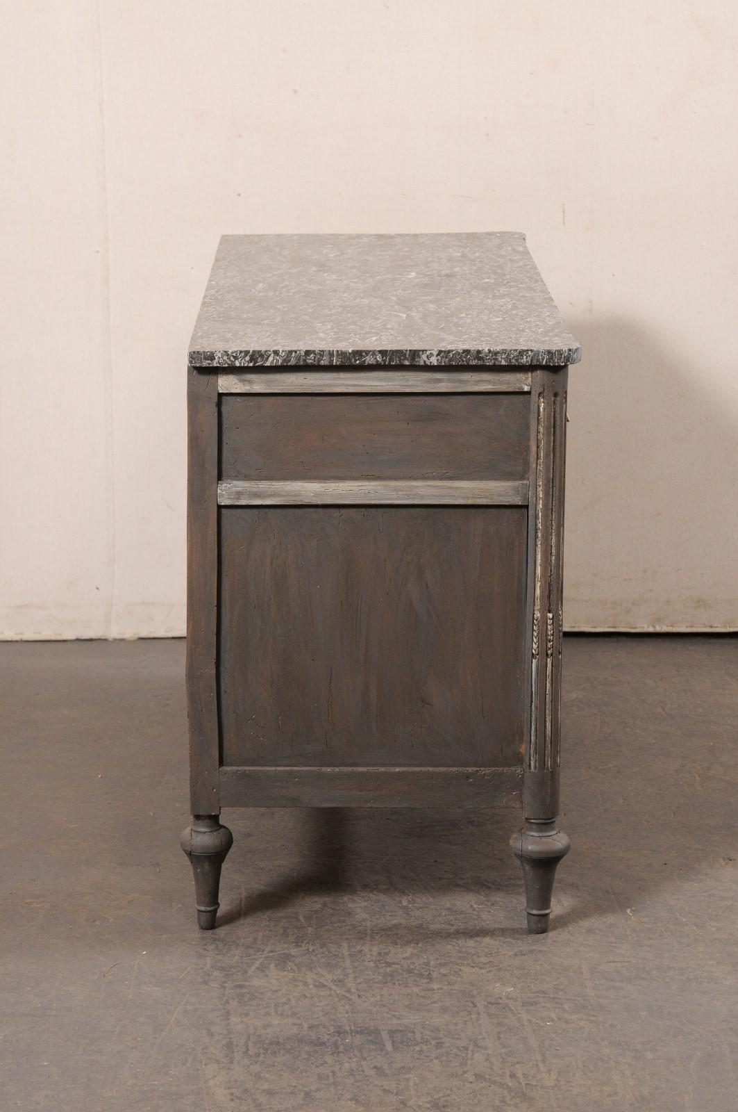 Marmo A.I.C. francese del XIX secolo con piano in marmo e ferramenta in ottone, grigio in vendita