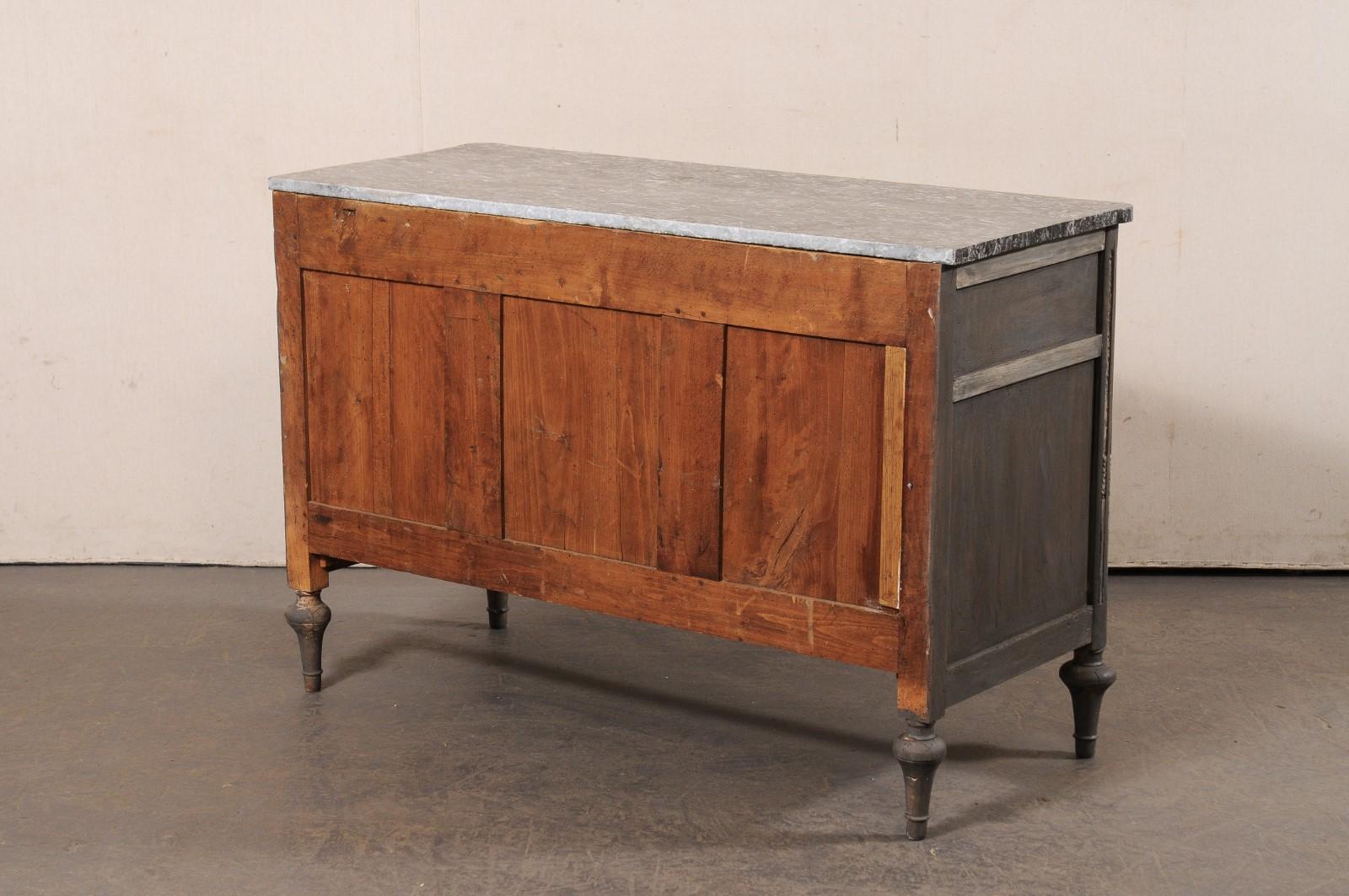 A.I.C. francese del XIX secolo con piano in marmo e ferramenta in ottone, grigio in vendita 1